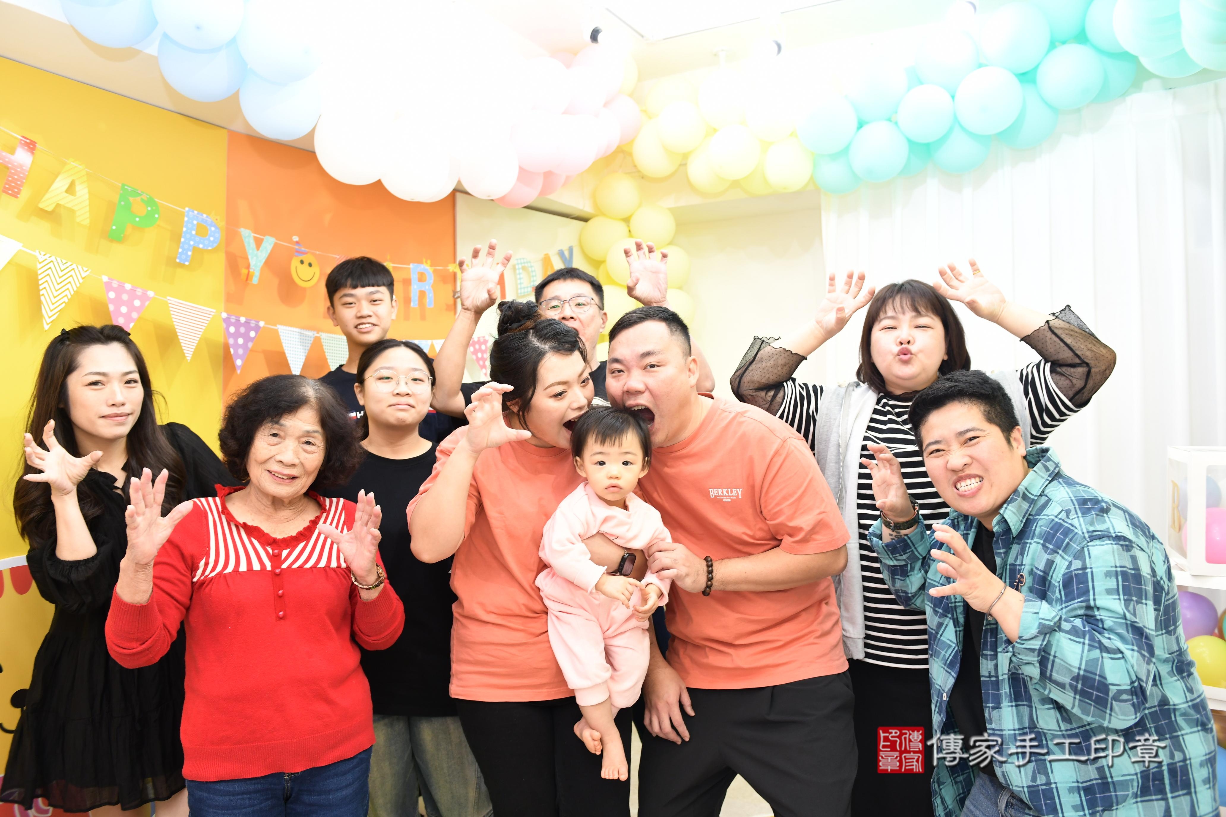 傳家手工印章台南店、抓周、度脺、美式風會場、傳家嬰兒古禮、吉祥話、抓周道具物品24種、拍照。抓周證書。寶寶抓周、滿周歲、生日快樂、祝福 傳家手工印章台南店、抓周、度脺、美式風會場、傳家嬰兒古禮、吉祥話、抓周道具物品24種、拍照。抓周證書。寶寶抓周、滿周歲、生日快樂、祝福