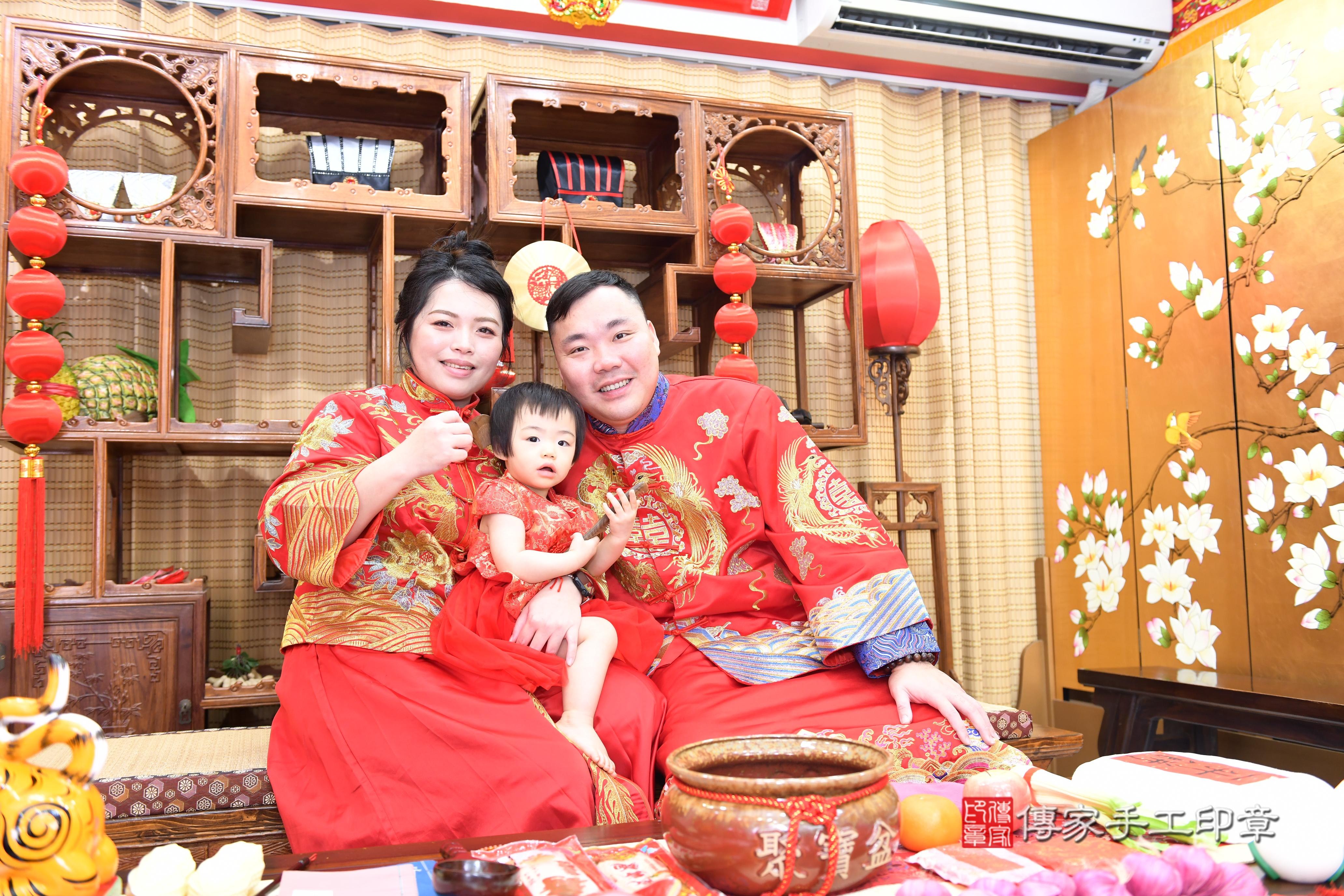 傳家手工印章台南店、抓周、度脺、美式風會場、傳家嬰兒古禮、吉祥話、抓周道具物品24種、拍照。抓周證書。寶寶抓周、滿周歲、生日快樂、祝福 傳家手工印章台南店、抓周、度脺、美式風會場、傳家嬰兒古禮、吉祥話、抓周道具物品24種、拍照。抓周證書。寶寶抓周、滿周歲、生日快樂、祝福