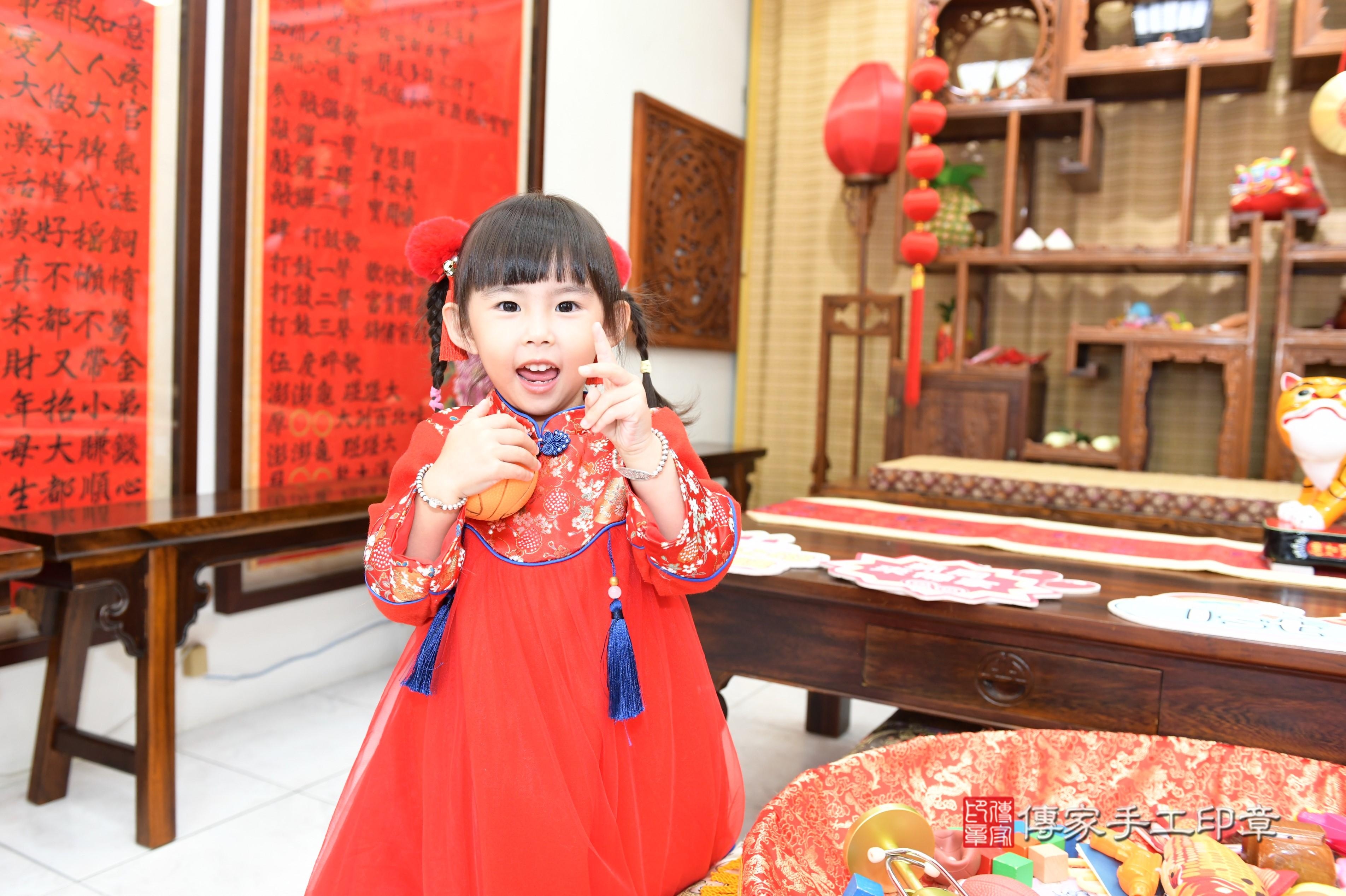 傳家手工印章台南店、抓周、度脺、美式風會場、傳家嬰兒古禮、吉祥話、抓周道具物品24種、拍照。抓周證書。寶寶抓周、滿周歲、生日快樂、祝福 傳家手工印章台南店、抓周、度脺、美式風會場、傳家嬰兒古禮、吉祥話、抓周道具物品24種、拍照。抓周證書。寶寶抓周、滿周歲、生日快樂、祝福