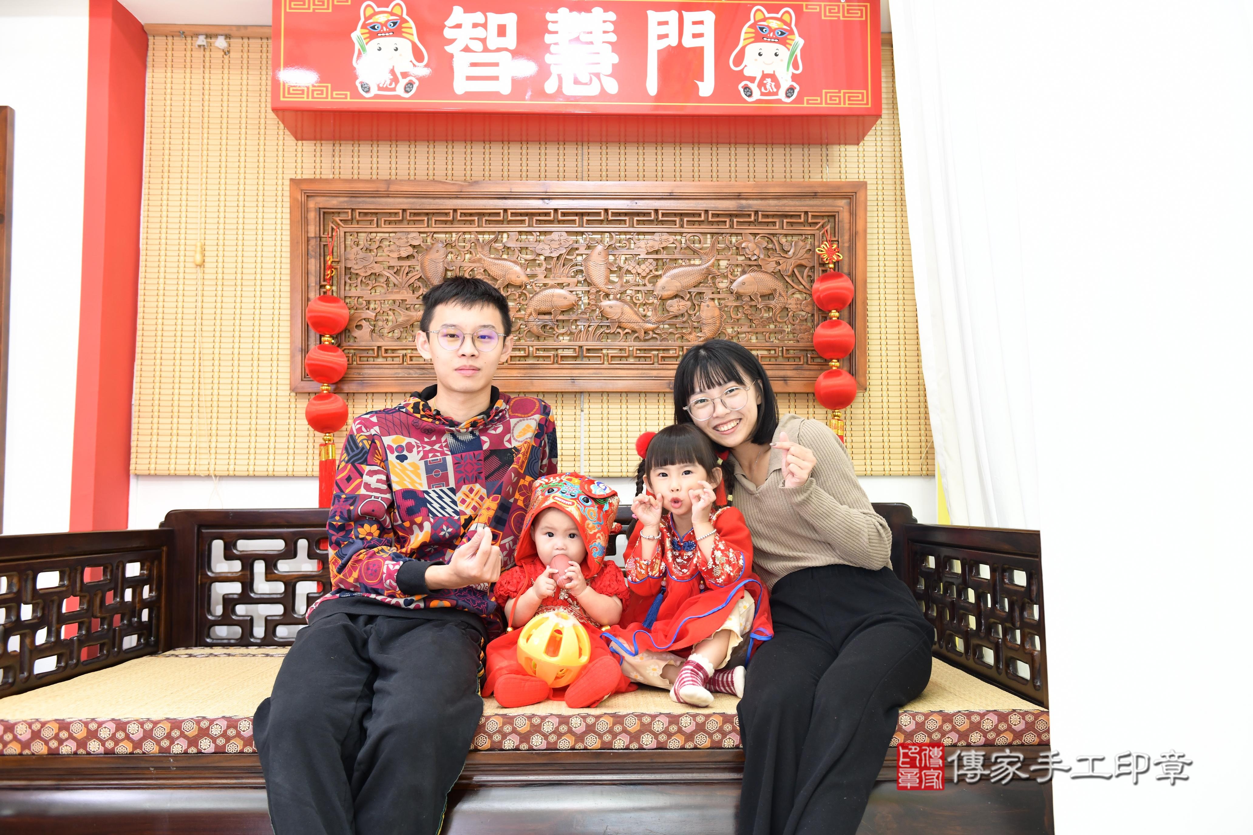 傳家手工印章台南店、抓周、度脺、美式風會場、傳家嬰兒古禮、吉祥話、抓周道具物品24種、拍照。抓周證書。寶寶抓周、滿周歲、生日快樂、祝福 傳家手工印章台南店、抓周、度脺、美式風會場、傳家嬰兒古禮、吉祥話、抓周道具物品24種、拍照。抓周證書。寶寶抓周、滿周歲、生日快樂、祝福