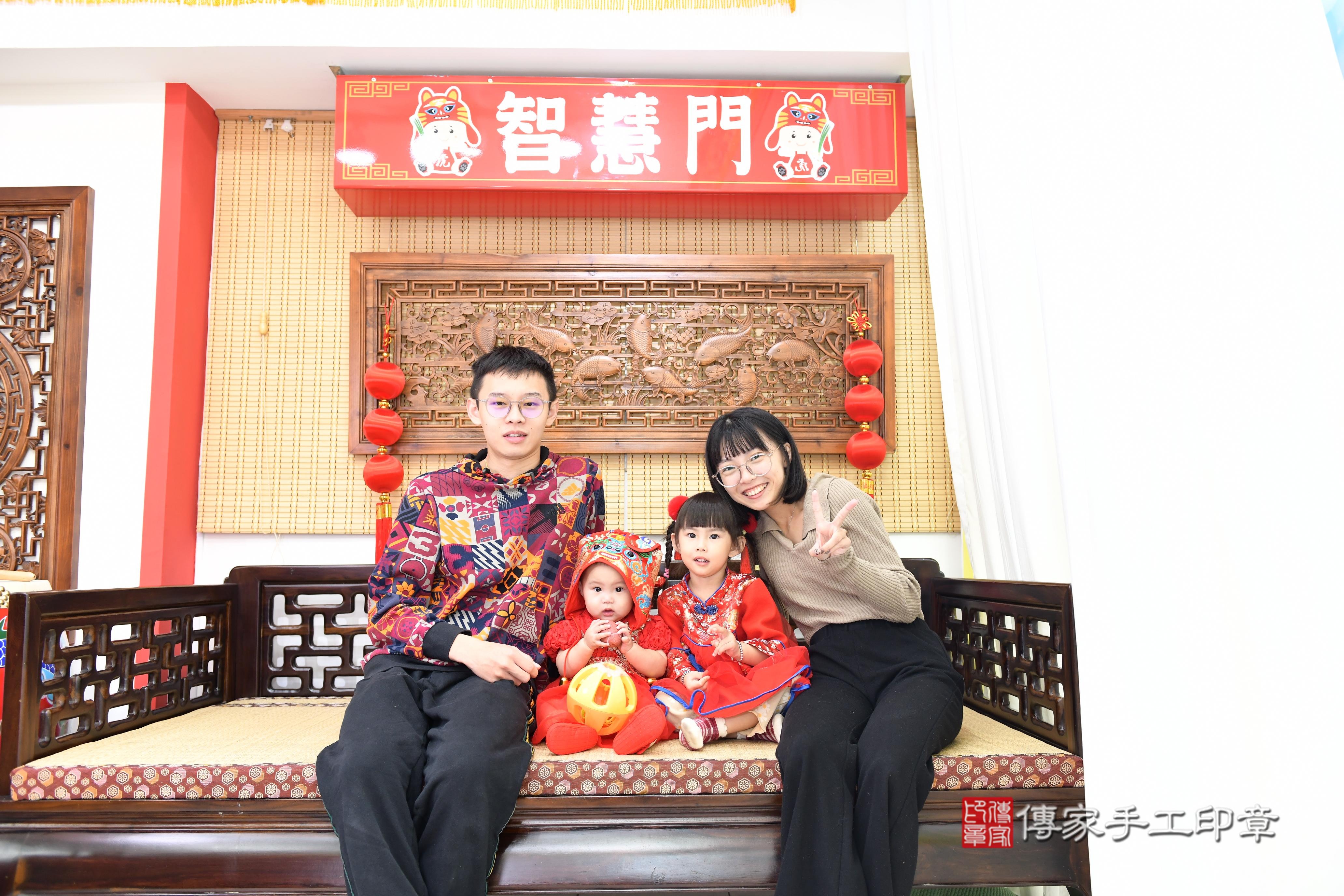 傳家手工印章台南店、抓周、度脺、美式風會場、傳家嬰兒古禮、吉祥話、抓周道具物品24種、拍照。抓周證書。寶寶抓周、滿周歲、生日快樂、祝福 傳家手工印章台南店、抓周、度脺、美式風會場、傳家嬰兒古禮、吉祥話、抓周道具物品24種、拍照。抓周證書。寶寶抓周、滿周歲、生日快樂、祝福