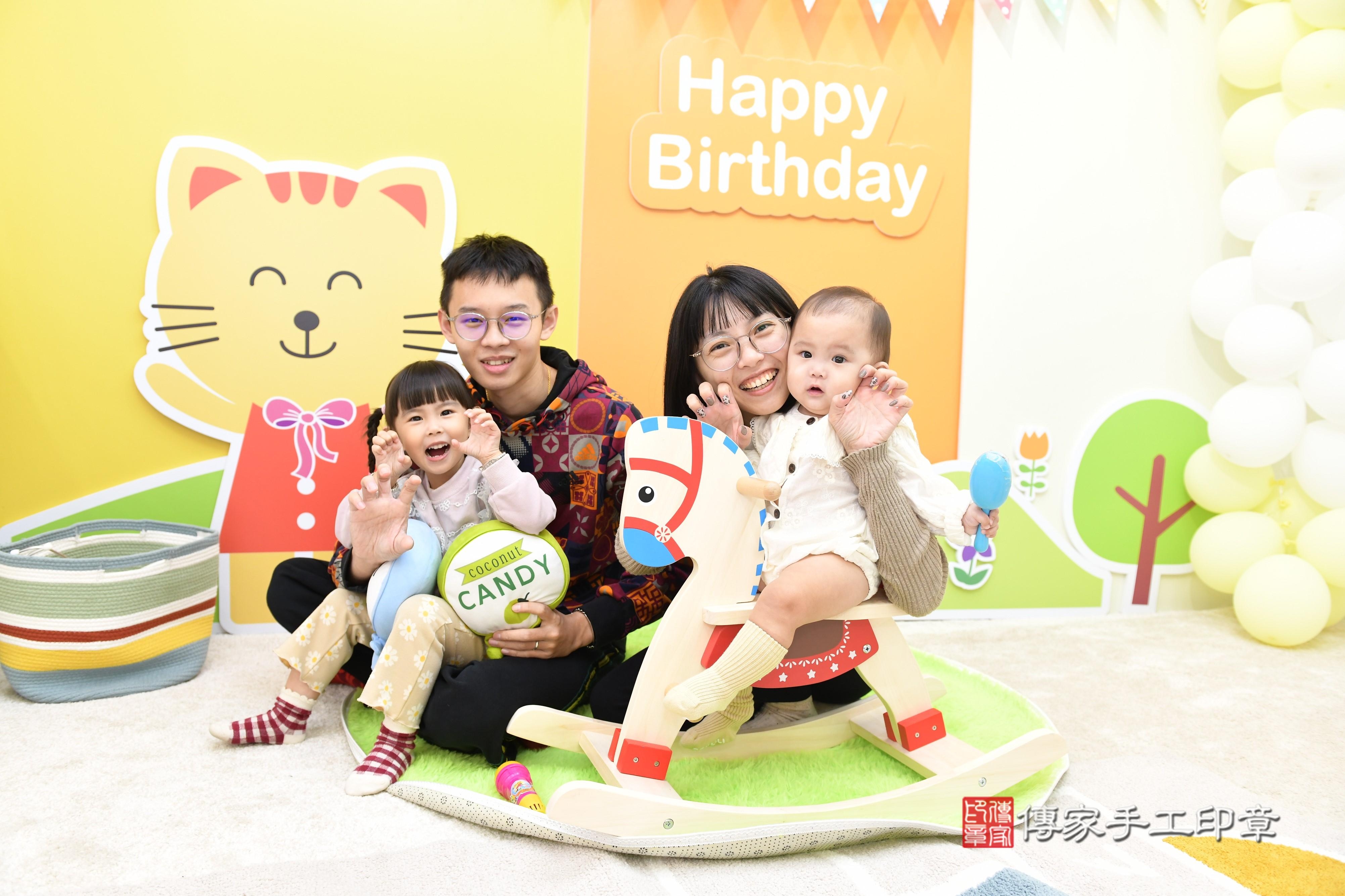 傳家手工印章台南店、抓周、度脺、美式風會場、傳家嬰兒古禮、吉祥話、抓周道具物品24種、拍照。抓周證書。寶寶抓周、滿周歲、生日快樂、祝福 傳家手工印章台南店、抓周、度脺、美式風會場、傳家嬰兒古禮、吉祥話、抓周道具物品24種、拍照。抓周證書。寶寶抓周、滿周歲、生日快樂、祝福