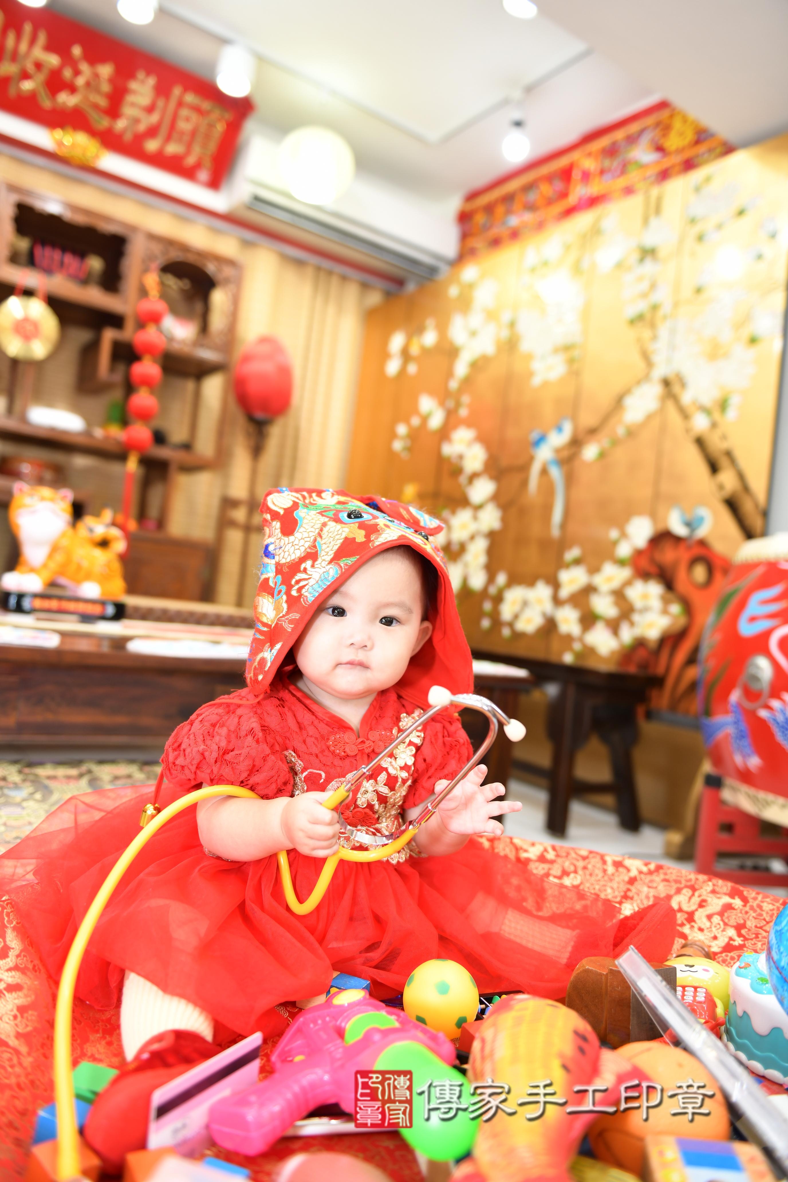 傳家手工印章台南店、抓周、度脺、美式風會場、傳家嬰兒古禮、吉祥話、抓周道具物品24種、拍照。抓周證書。寶寶抓周、滿周歲、生日快樂、祝福 傳家手工印章台南店、抓周、度脺、美式風會場、傳家嬰兒古禮、吉祥話、抓周道具物品24種、拍照。抓周證書。寶寶抓周、滿周歲、生日快樂、祝福