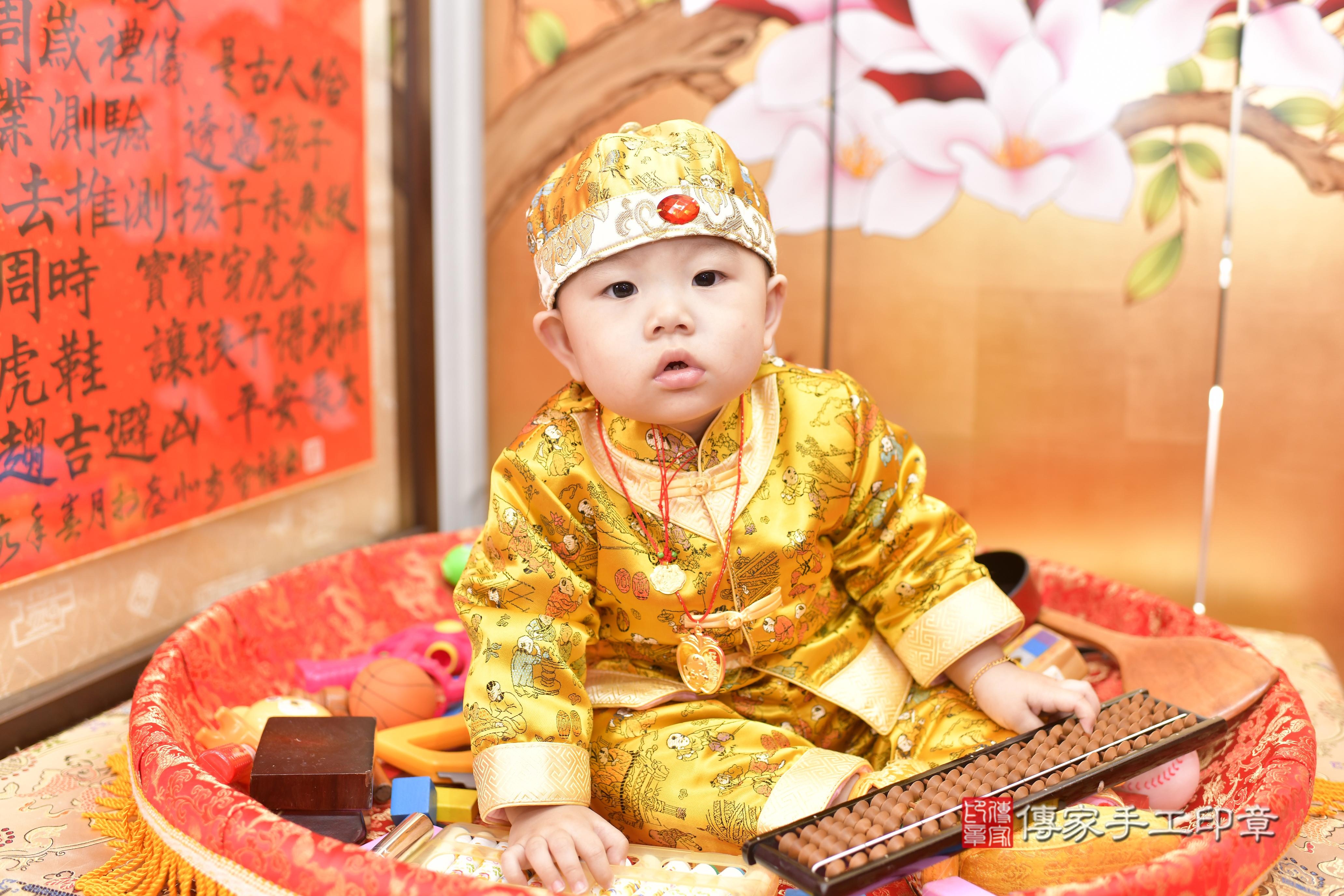 傳家手工印章新竹店、抓周、度脺、中國風會場、傳家嬰兒古禮、吉祥話、抓周道具物品24種、拍照。抓周證書。寶寶抓周、滿周歲、生日快樂、祝福