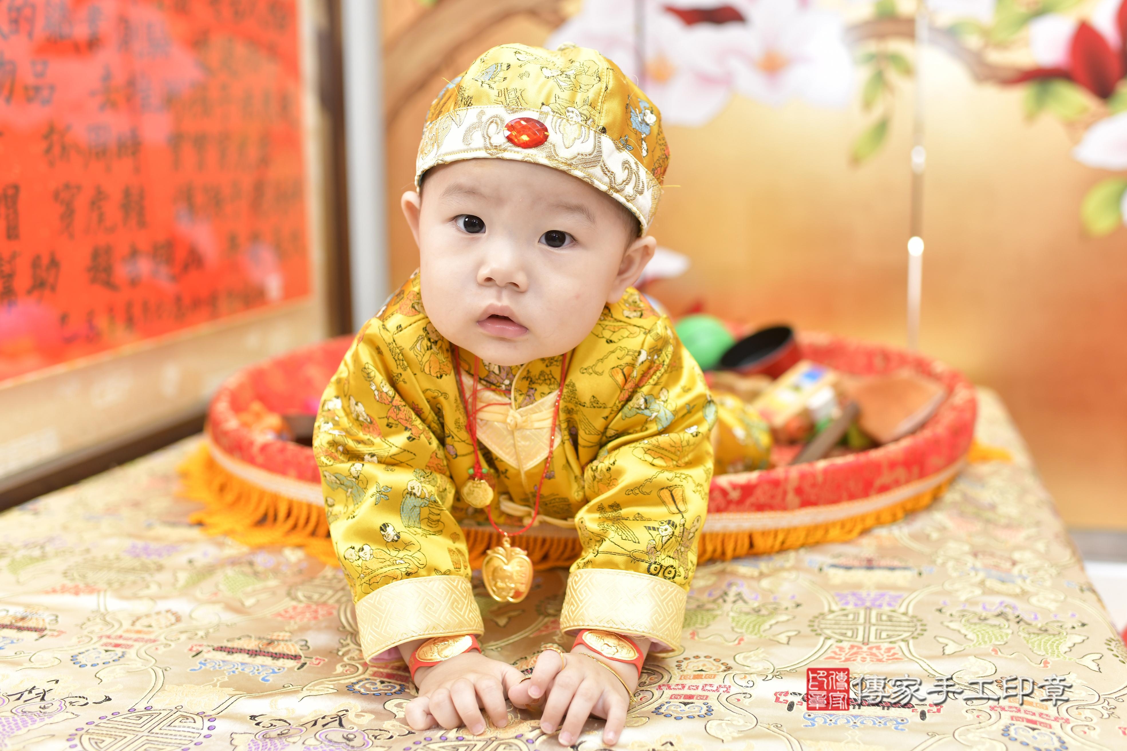 傳家手工印章新竹店、抓周、度脺、中國風會場、傳家嬰兒古禮、吉祥話、抓周道具物品24種、拍照。抓周證書。寶寶抓周、滿周歲、生日快樂、祝福