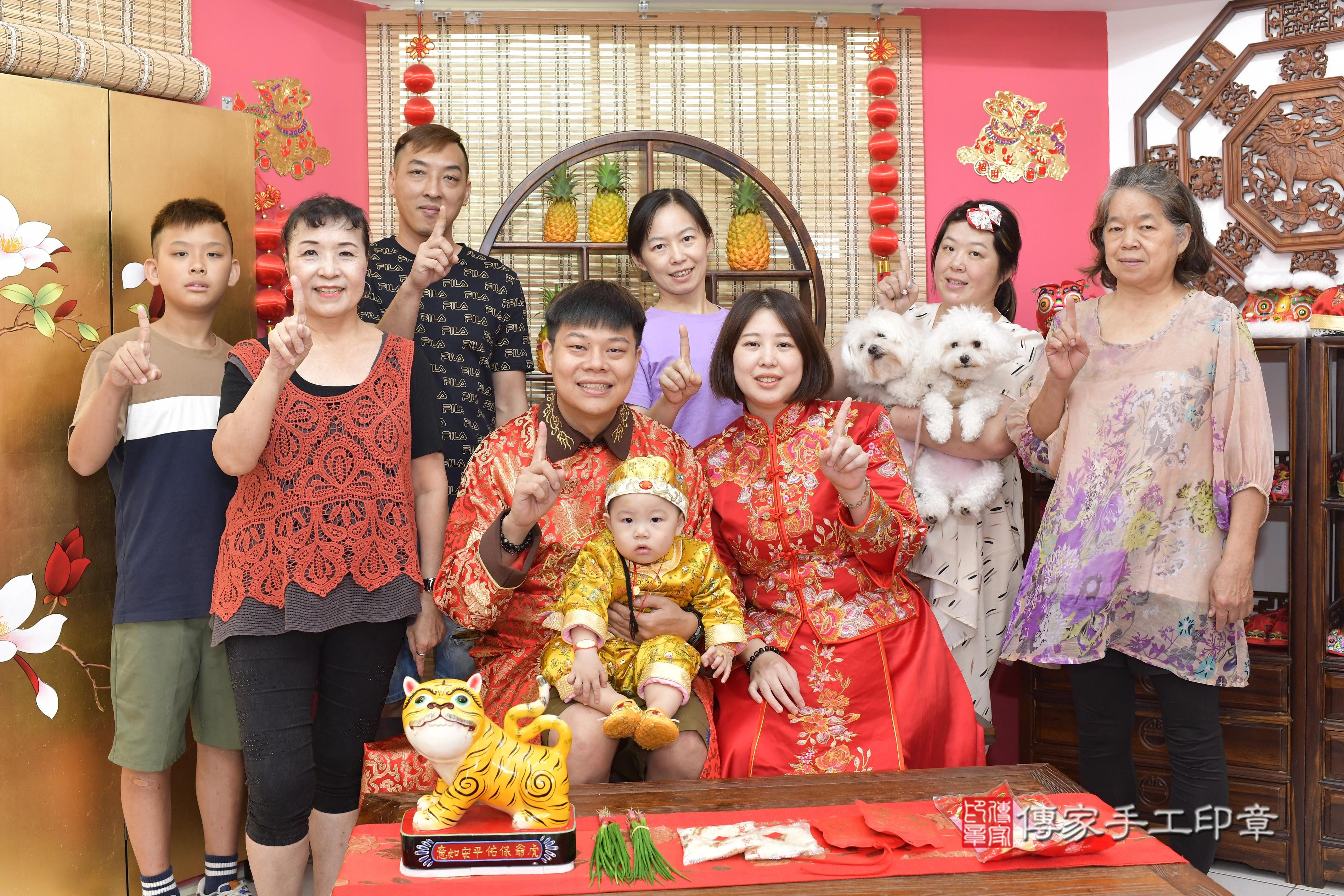 傳家手工印章新竹店、抓周、度脺、中國風會場、傳家嬰兒古禮、吉祥話、抓周道具物品24種、拍照。抓周證書。寶寶抓周、滿周歲、生日快樂、祝福