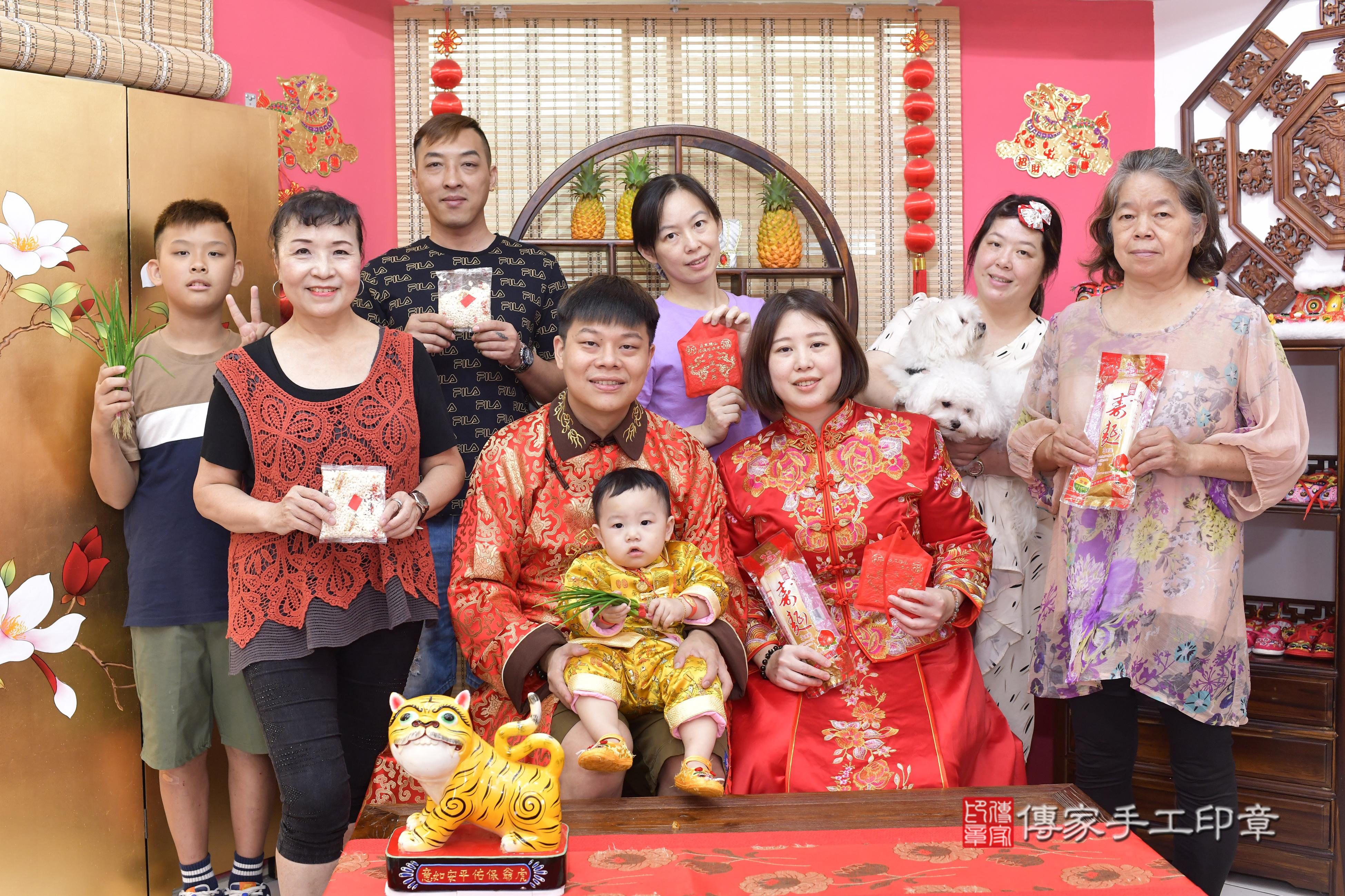 傳家手工印章新竹店、抓周、度脺、中國風會場、傳家嬰兒古禮、吉祥話、抓周道具物品24種、拍照。抓周證書。寶寶抓周、滿周歲、生日快樂、祝福