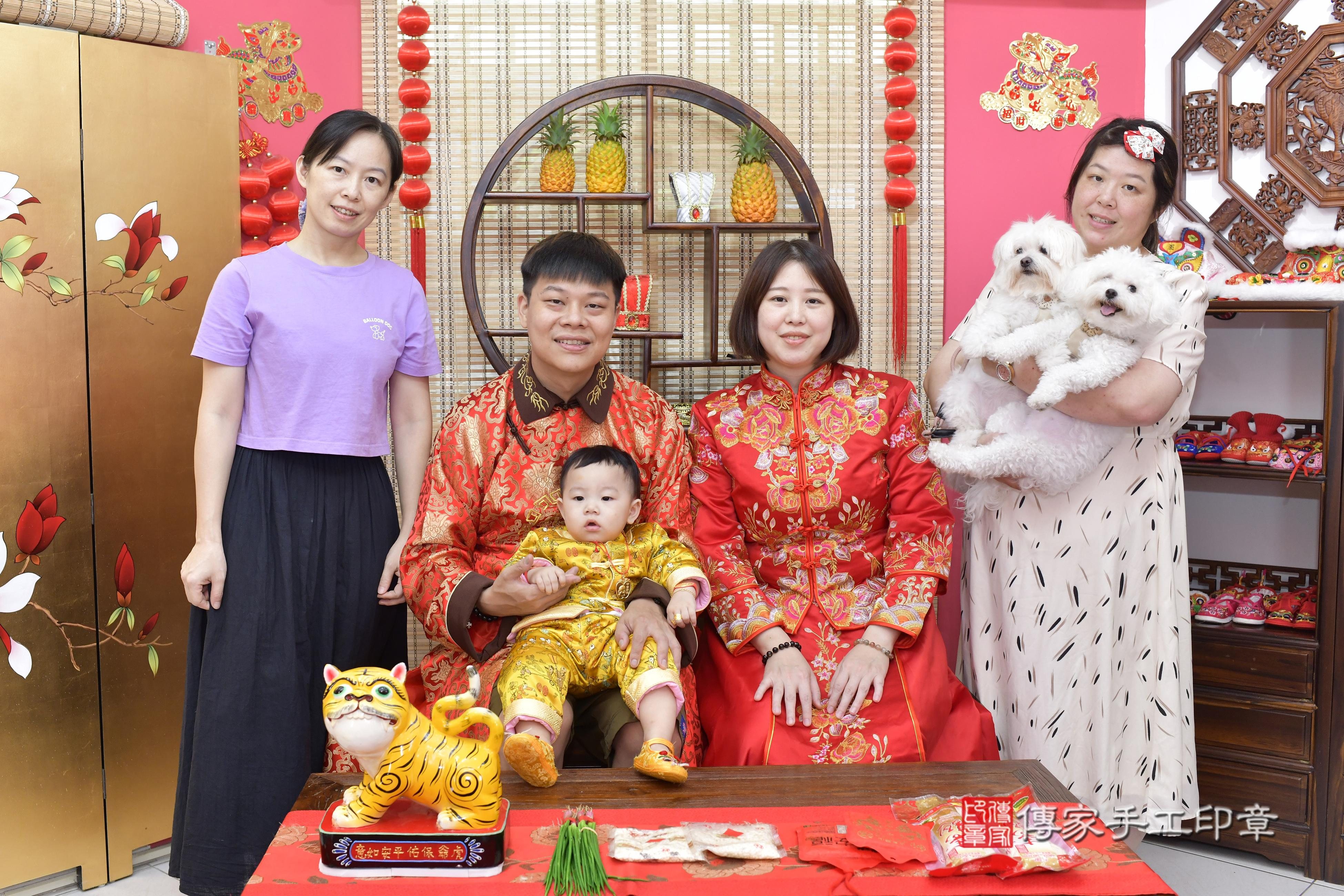 傳家手工印章新竹店、抓周、度脺、中國風會場、傳家嬰兒古禮、吉祥話、抓周道具物品24種、拍照。抓周證書。寶寶抓周、滿周歲、生日快樂、祝福