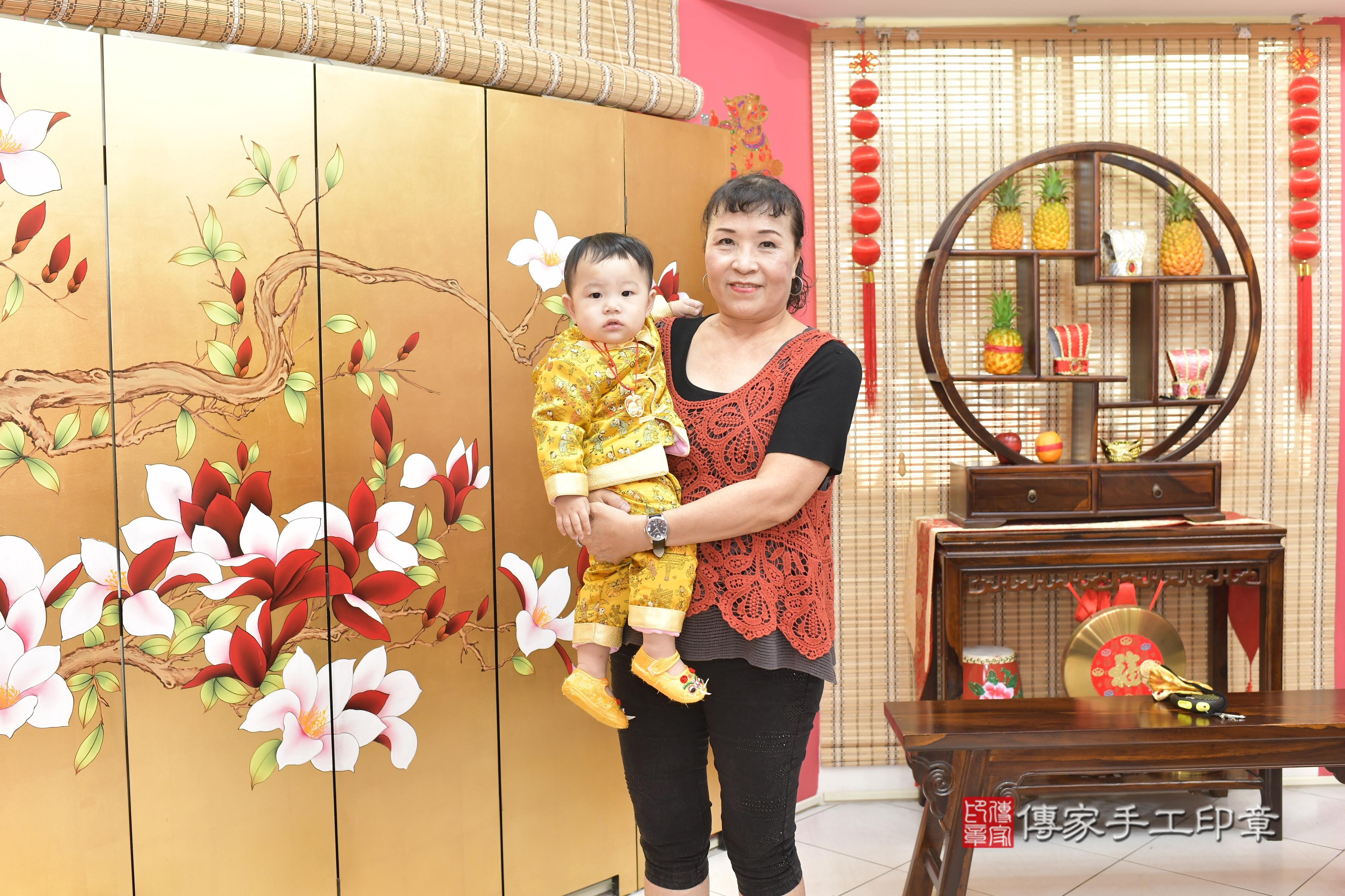 傳家手工印章新竹店、抓周、度脺、中國風會場、傳家嬰兒古禮、吉祥話、抓周道具物品24種、拍照。抓周證書。寶寶抓周、滿周歲、生日快樂、祝福