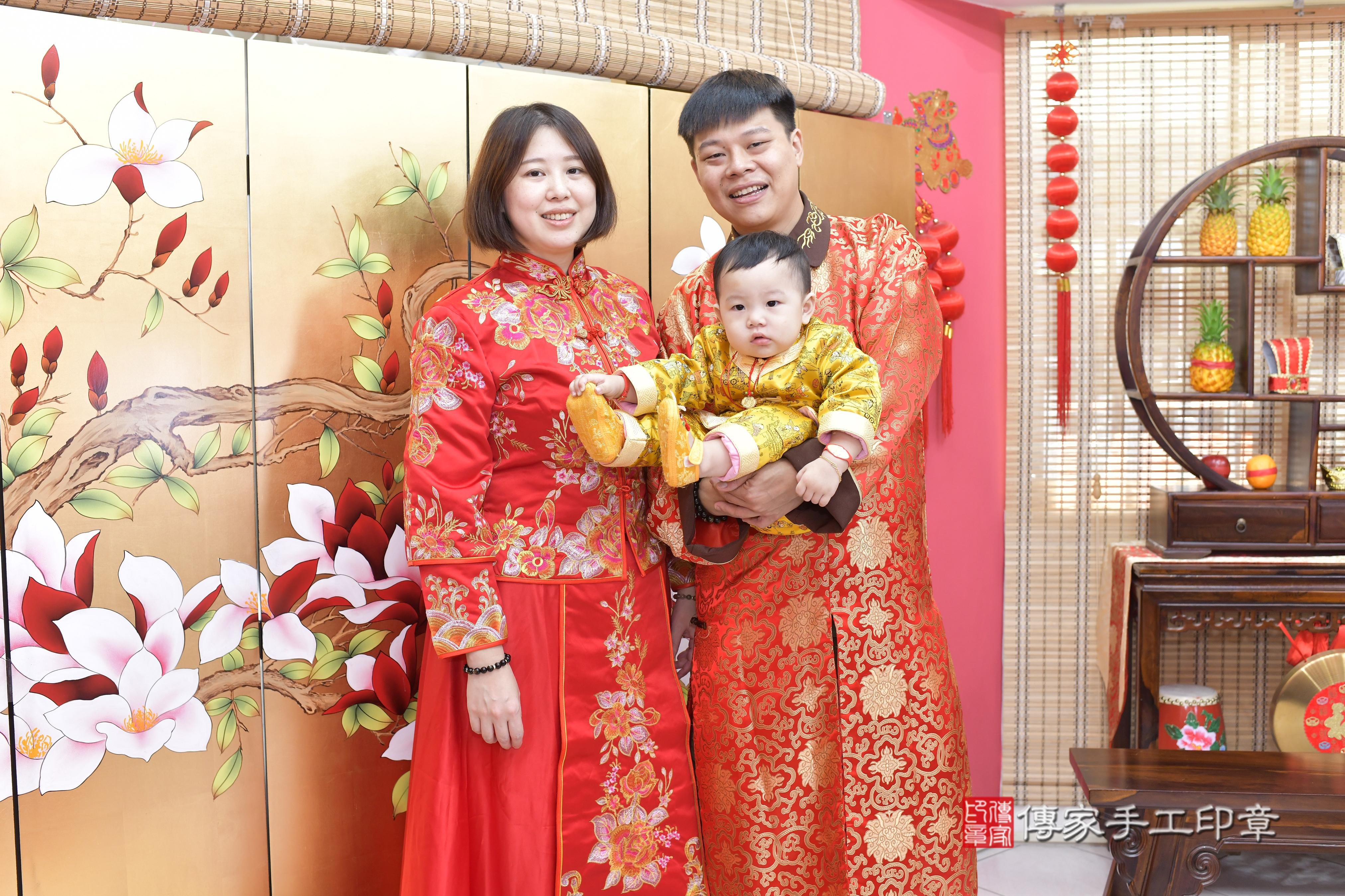 傳家手工印章新竹店、抓周、度脺、中國風會場、傳家嬰兒古禮、吉祥話、抓周道具物品24種、拍照。抓周證書。寶寶抓周、滿周歲、生日快樂、祝福