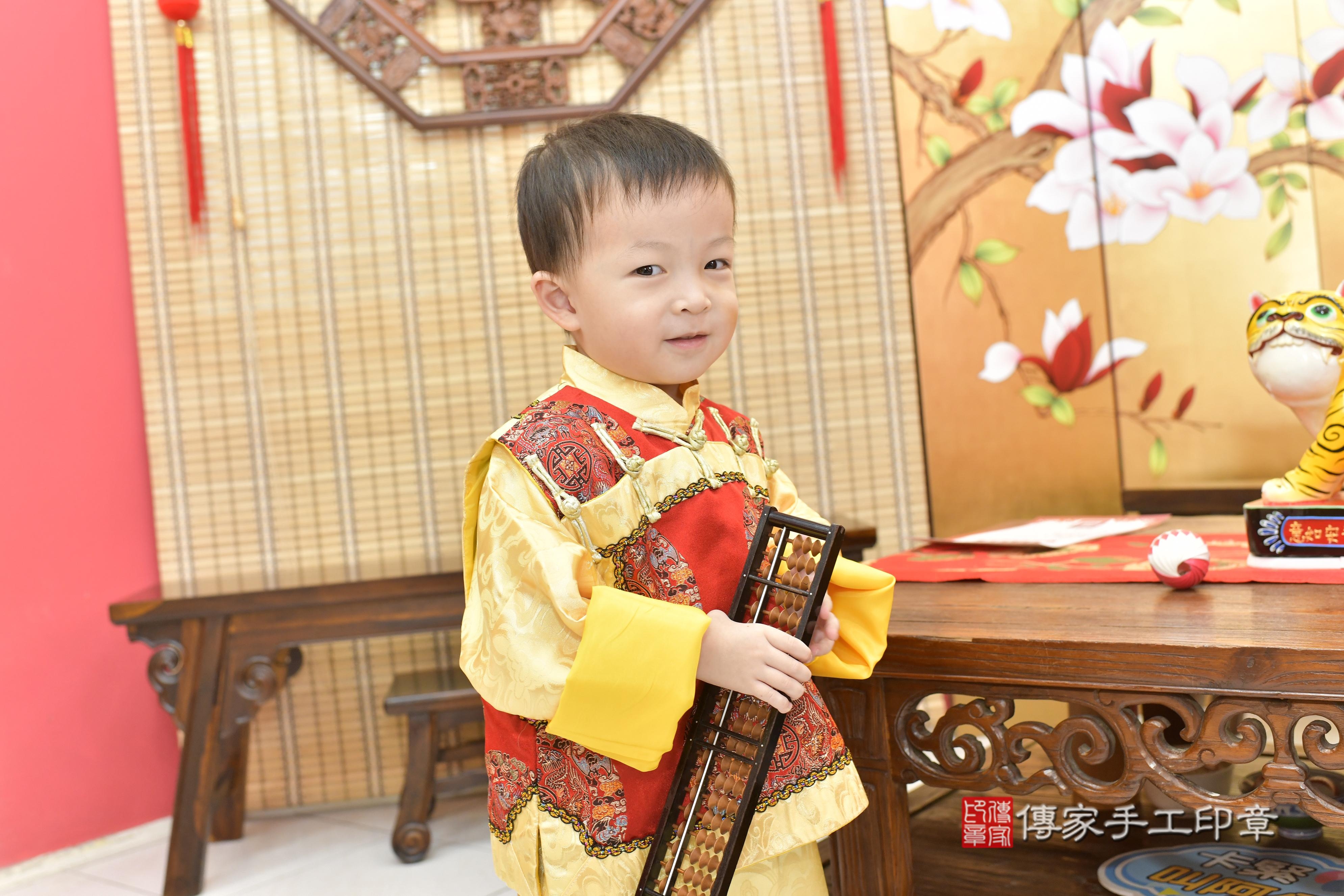 傳家手工印章新竹店、抓周、度脺、中國風會場、傳家嬰兒古禮、吉祥話、抓周道具物品24種、拍照。抓周證書。寶寶抓周、滿周歲、生日快樂、祝福