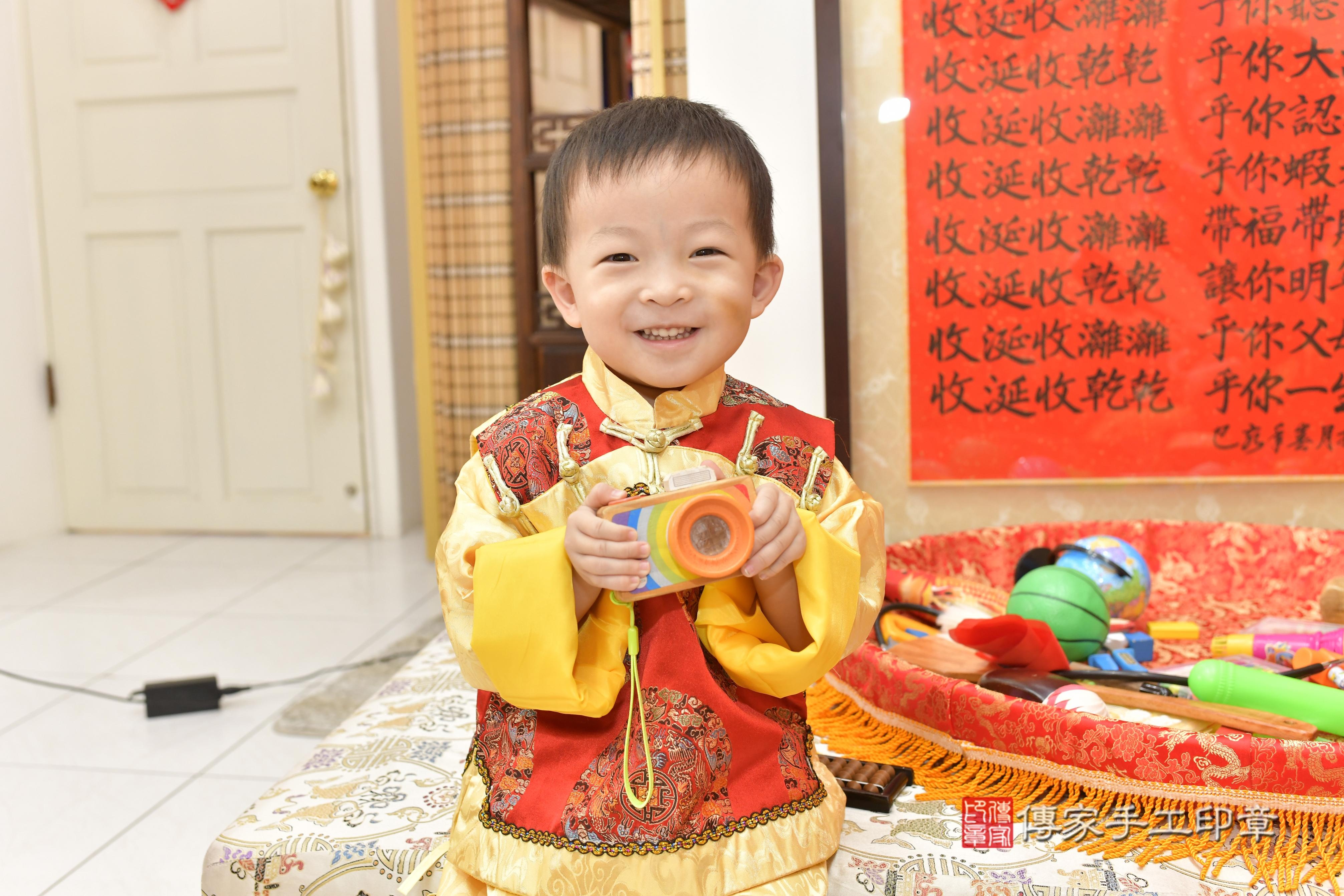 傳家手工印章新竹店、抓周、度脺、中國風會場、傳家嬰兒古禮、吉祥話、抓周道具物品24種、拍照。抓周證書。寶寶抓周、滿周歲、生日快樂、祝福