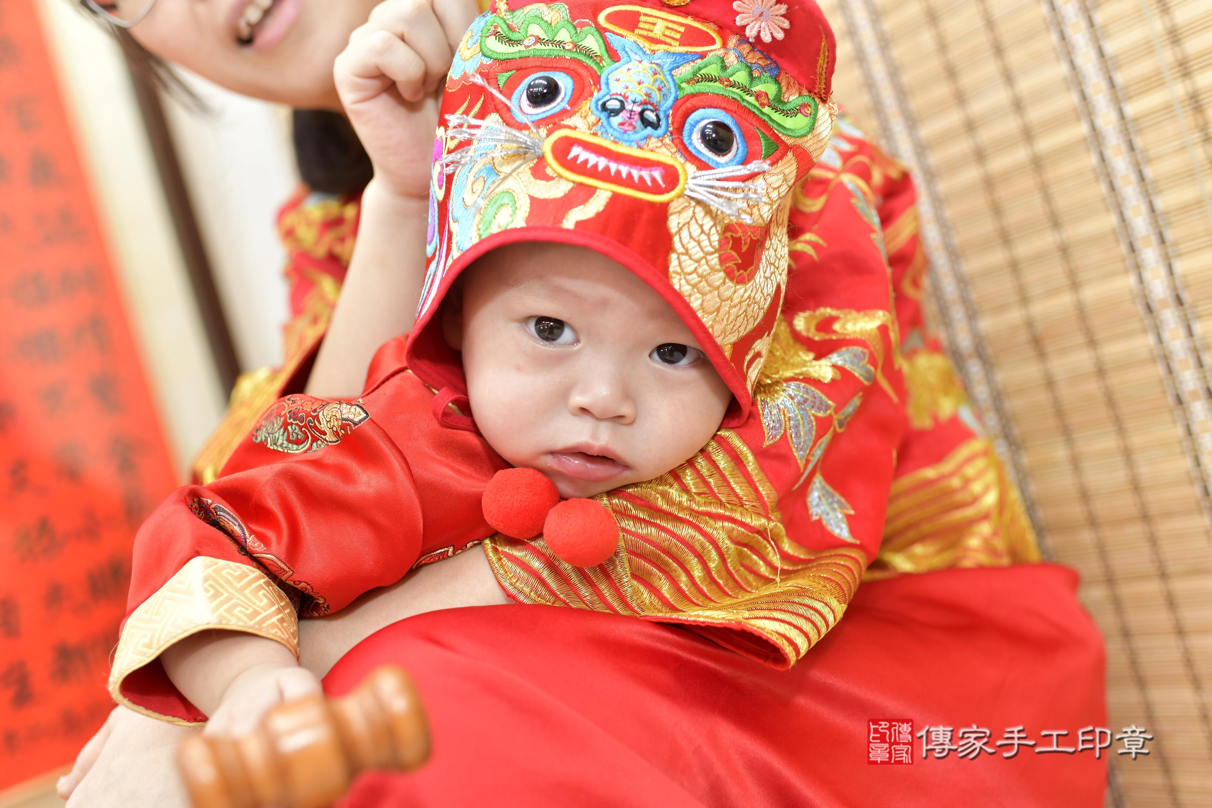 傳家手工印章新竹店、抓周、度脺、中國風會場、傳家嬰兒古禮、吉祥話、抓周道具物品24種、拍照。抓周證書。寶寶抓周、滿周歲、生日快樂、祝福