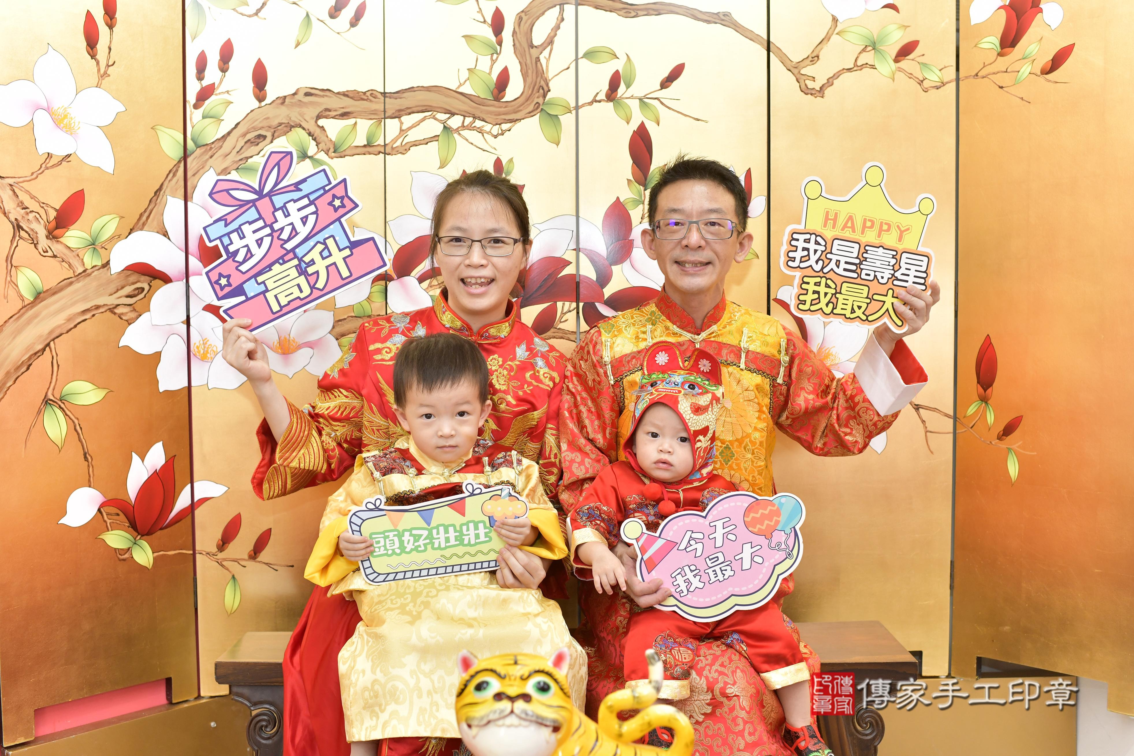 傳家手工印章新竹店、抓周、度脺、中國風會場、傳家嬰兒古禮、吉祥話、抓周道具物品24種、拍照。抓周證書。寶寶抓周、滿周歲、生日快樂、祝福