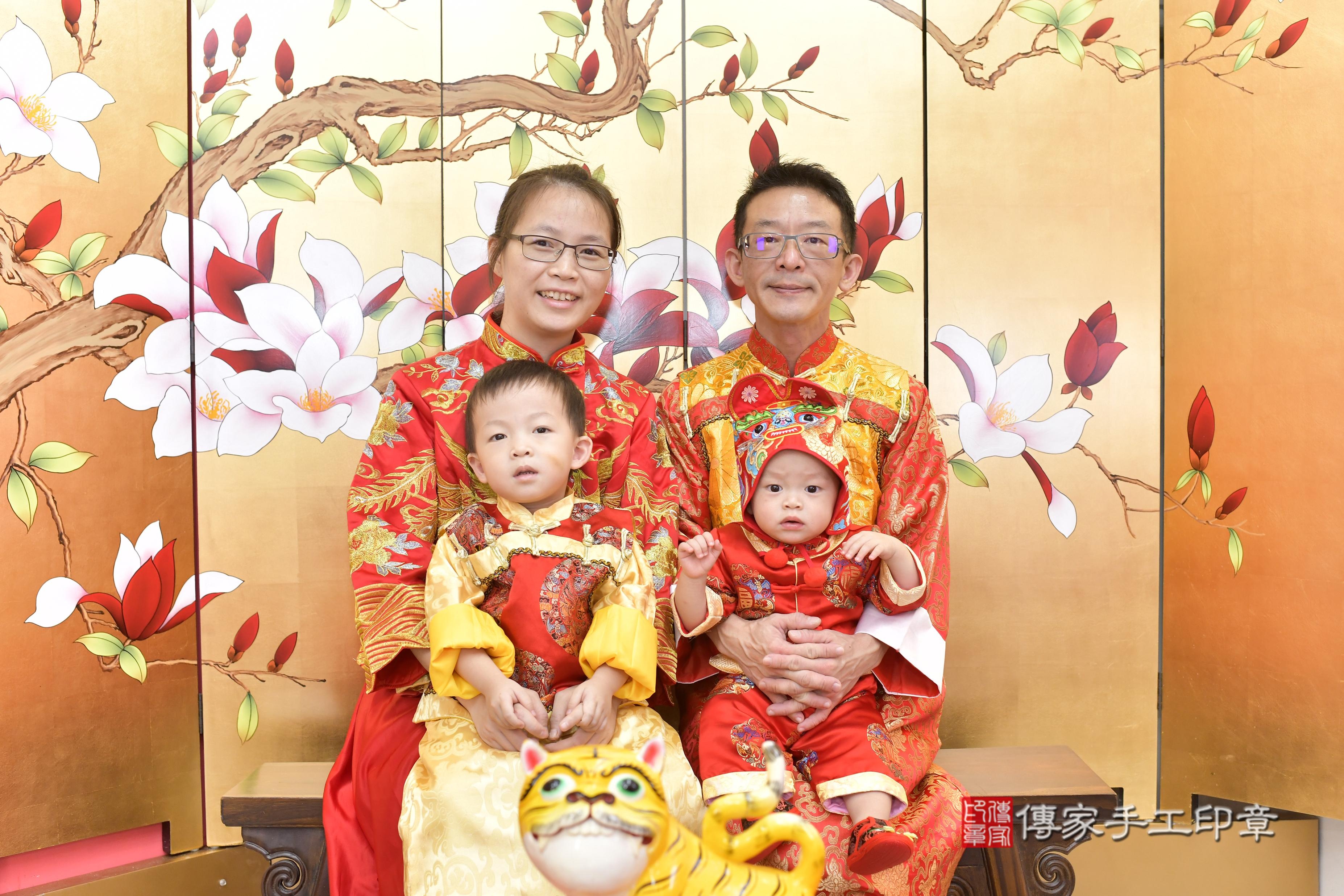 傳家手工印章新竹店、抓周、度脺、中國風會場、傳家嬰兒古禮、吉祥話、抓周道具物品24種、拍照。抓周證書。寶寶抓周、滿周歲、生日快樂、祝福