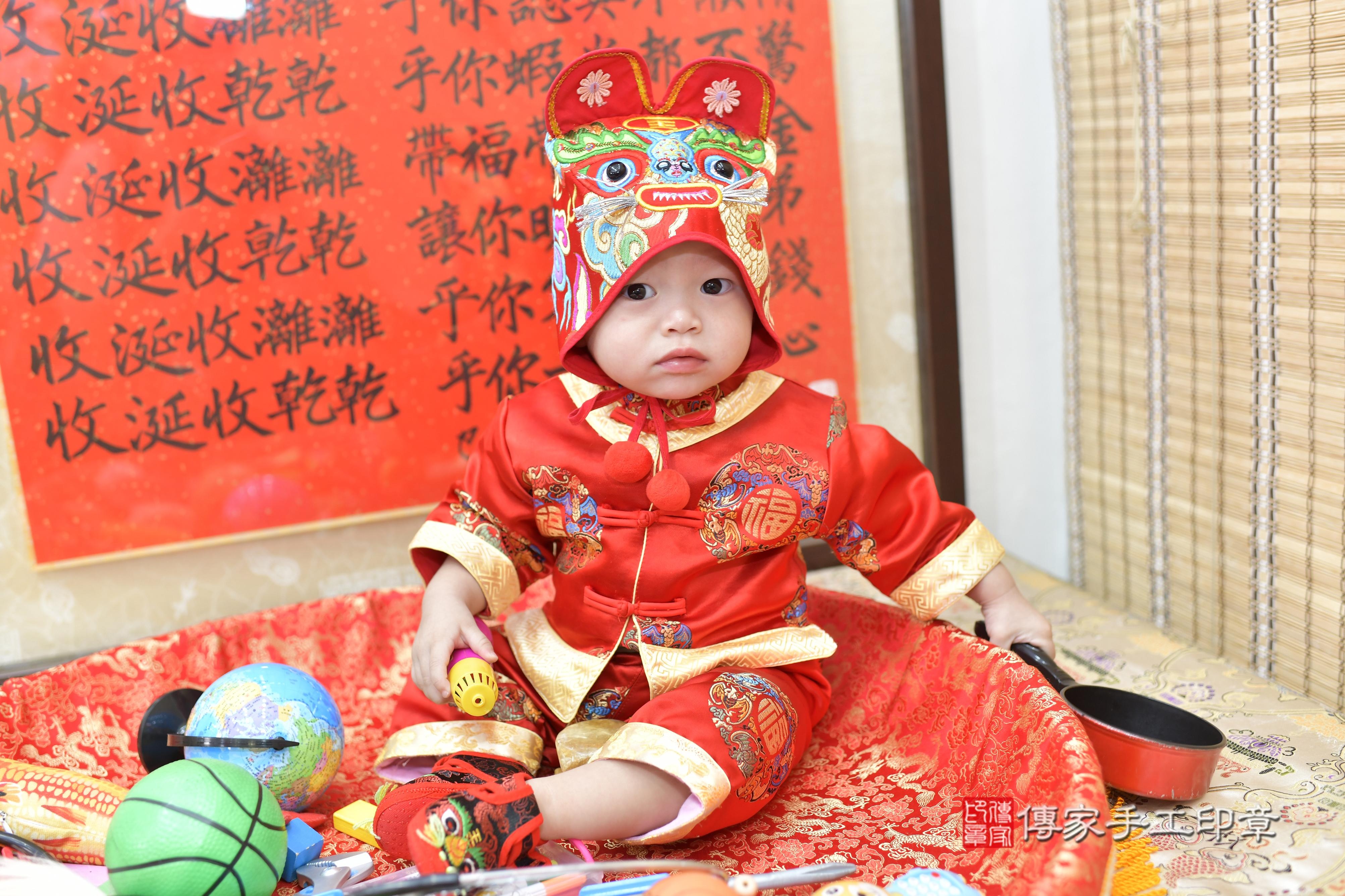 傳家手工印章新竹店、抓周、度脺、中國風會場、傳家嬰兒古禮、吉祥話、抓周道具物品24種、拍照。抓周證書。寶寶抓周、滿周歲、生日快樂、祝福