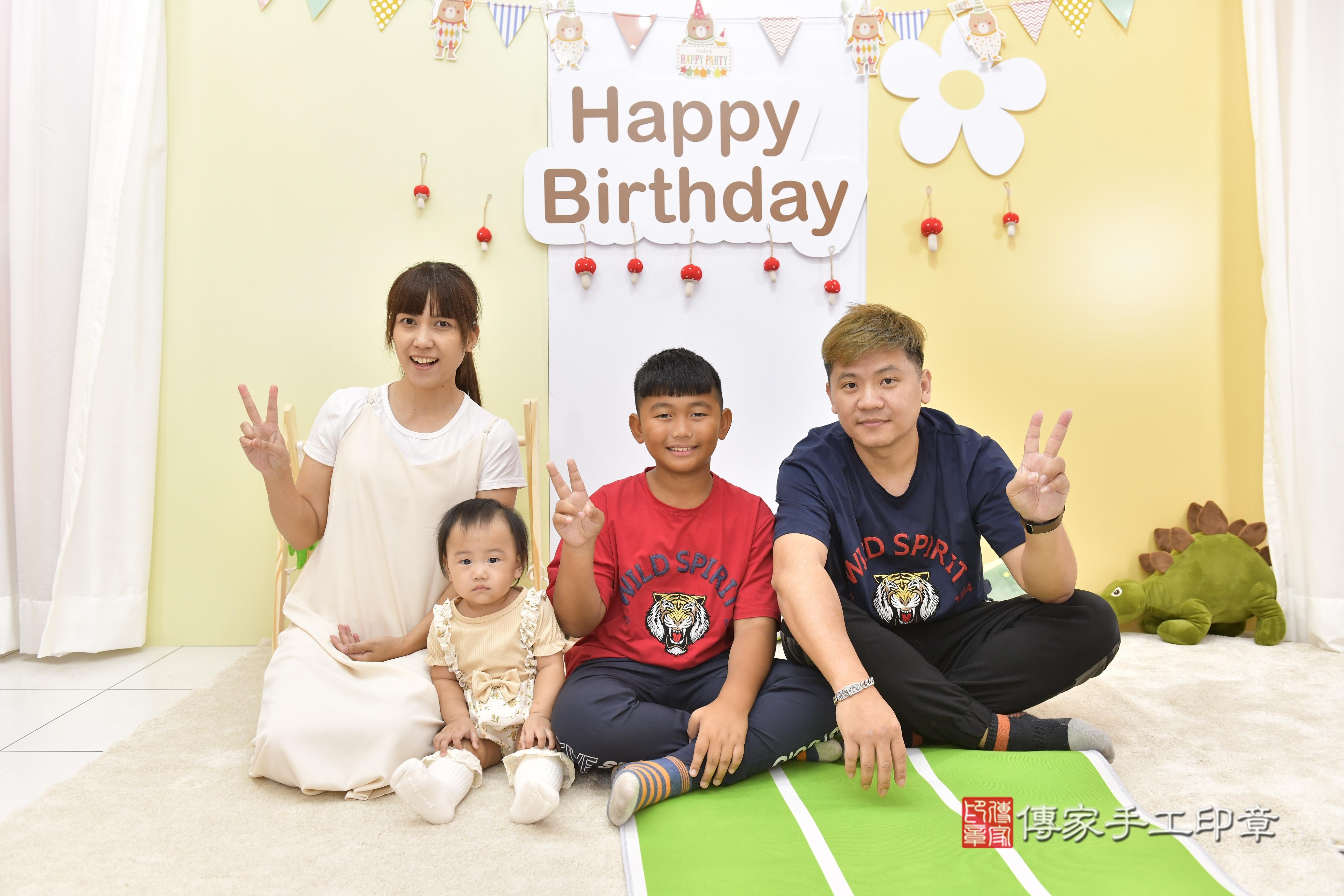 傳家手工印章新竹店、抓周、度脺、中國風會場、傳家嬰兒古禮、吉祥話、抓周道具物品24種、拍照。抓周證書。寶寶抓周、滿周歲、生日快樂、祝福