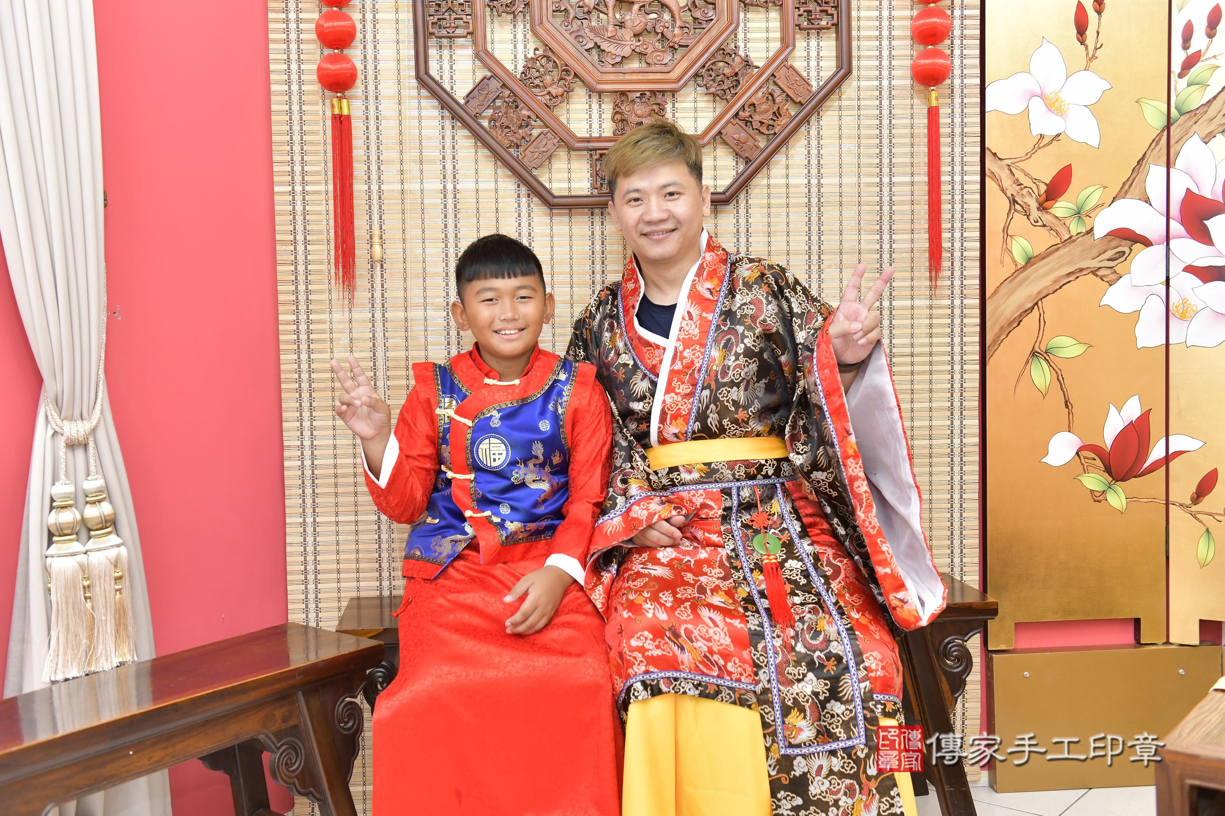 傳家手工印章新竹店、抓周、度脺、中國風會場、傳家嬰兒古禮、吉祥話、抓周道具物品24種、拍照。抓周證書。寶寶抓周、滿周歲、生日快樂、祝福