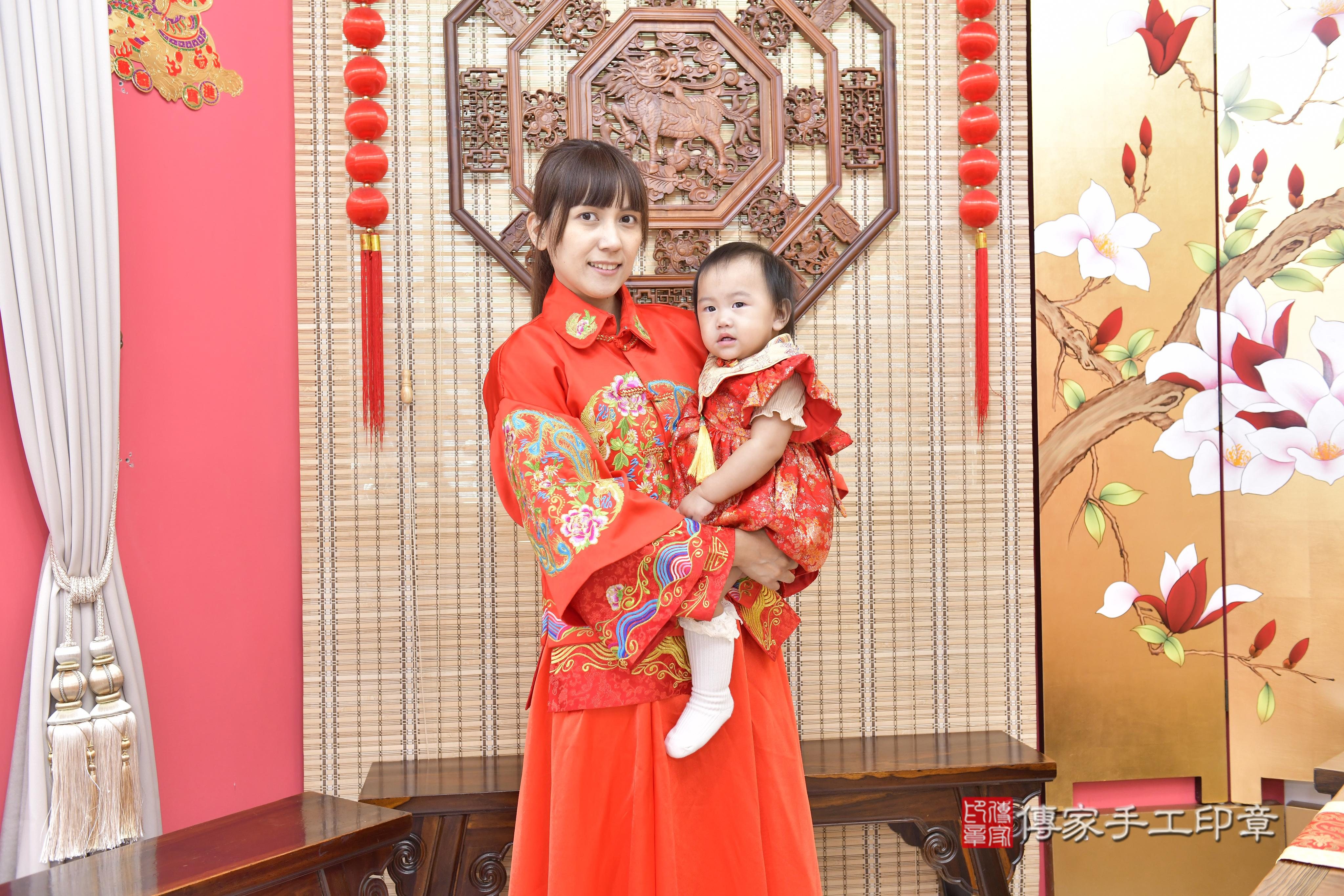 傳家手工印章新竹店、抓周、度脺、中國風會場、傳家嬰兒古禮、吉祥話、抓周道具物品24種、拍照。抓周證書。寶寶抓周、滿周歲、生日快樂、祝福