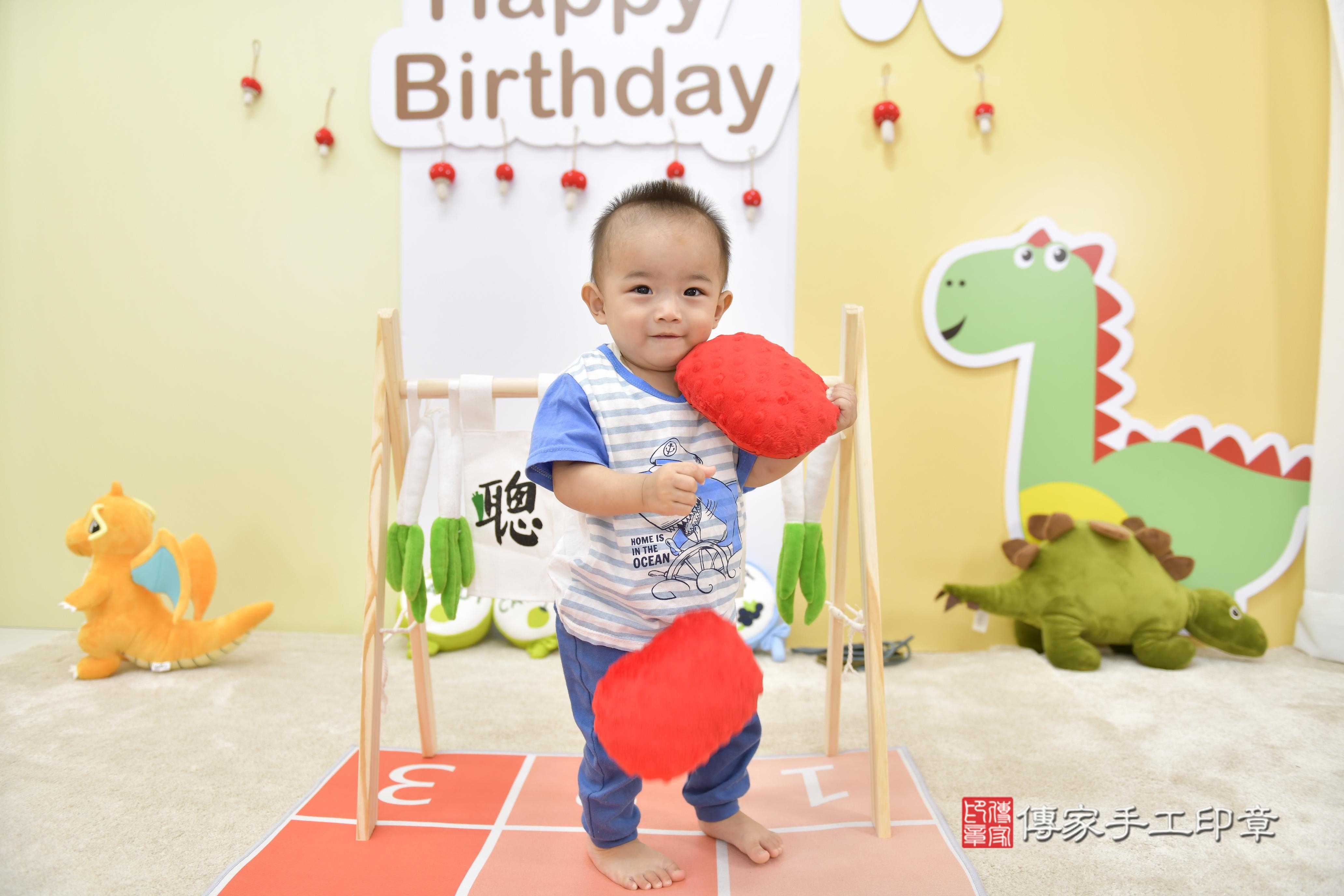 傳家手工印章新竹店、抓周、度脺、中國風會場、傳家嬰兒古禮、吉祥話、抓周道具物品24種、拍照。抓周證書。寶寶抓周、滿周歲、生日快樂、祝福