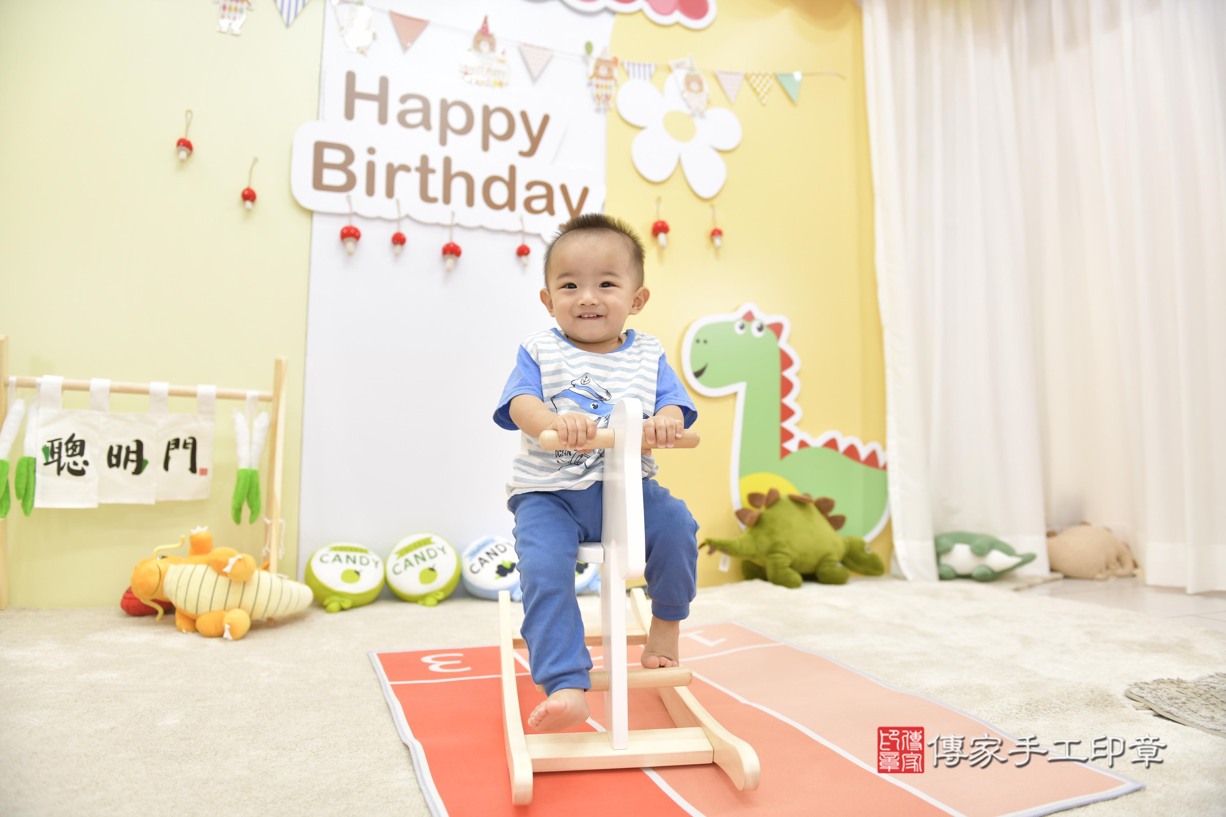 傳家手工印章新竹店、抓周、度脺、中國風會場、傳家嬰兒古禮、吉祥話、抓周道具物品24種、拍照。抓周證書。寶寶抓周、滿周歲、生日快樂、祝福