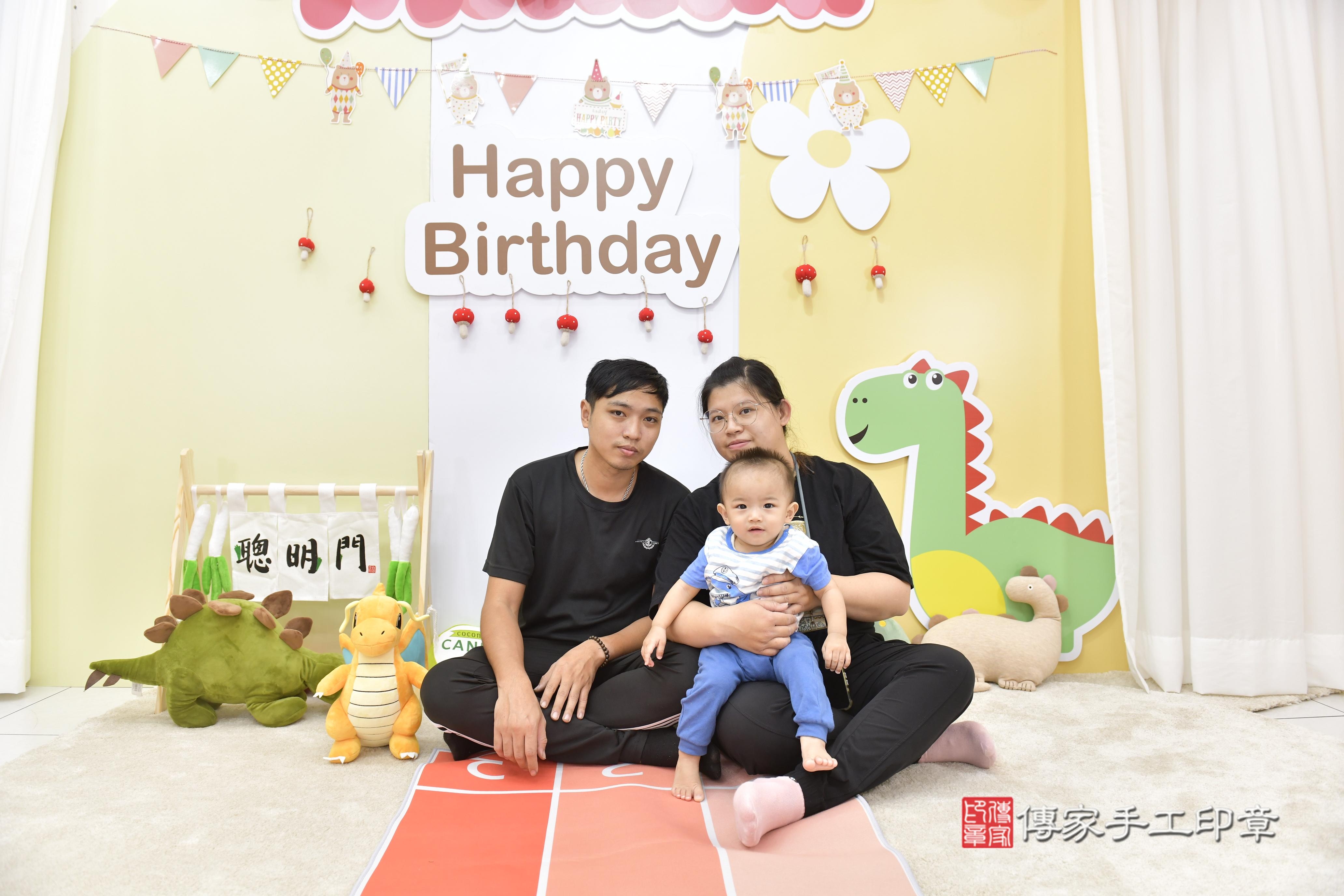 傳家手工印章新竹店、抓周、度脺、中國風會場、傳家嬰兒古禮、吉祥話、抓周道具物品24種、拍照。抓周證書。寶寶抓周、滿周歲、生日快樂、祝福