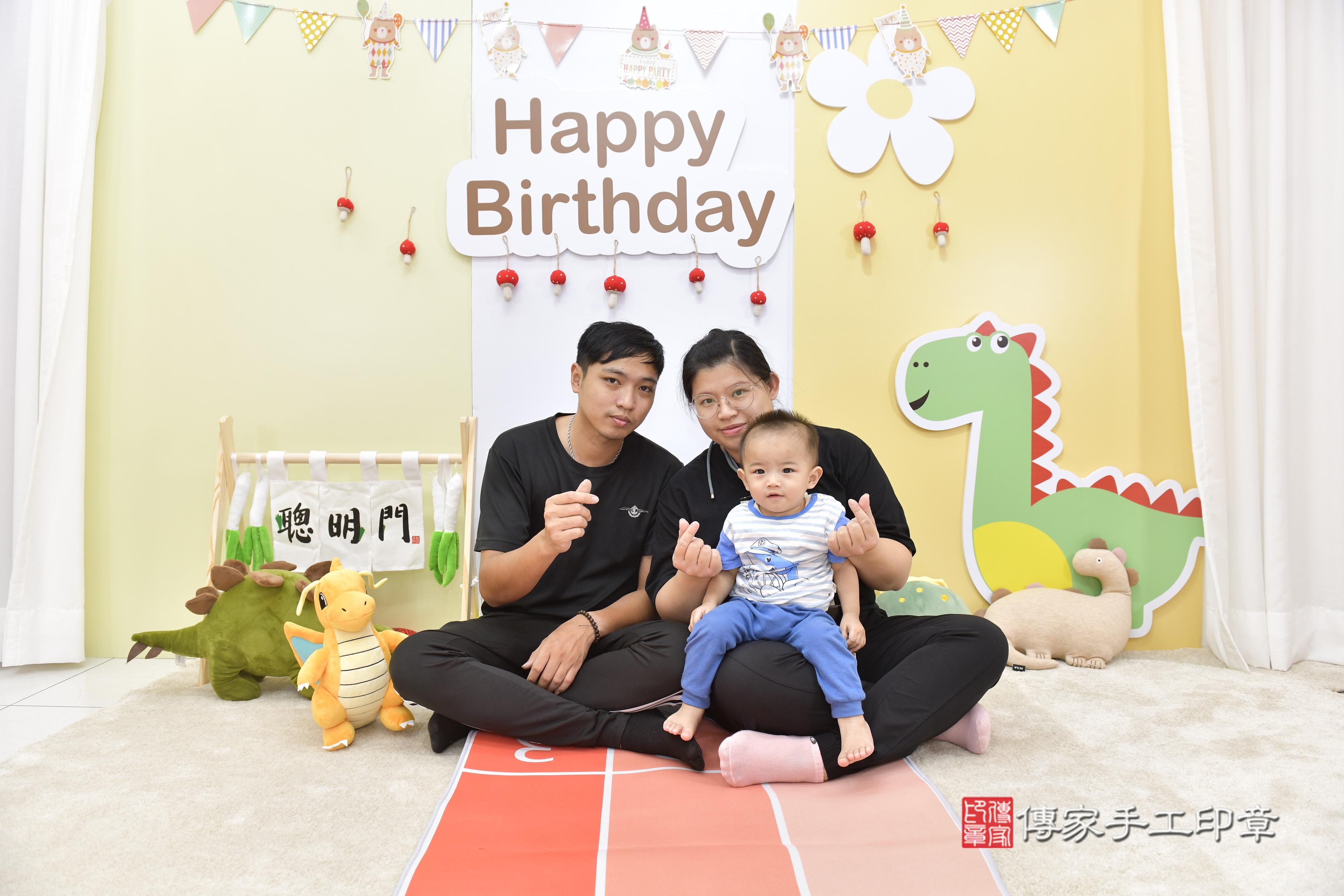 傳家手工印章新竹店、抓周、度脺、中國風會場、傳家嬰兒古禮、吉祥話、抓周道具物品24種、拍照。抓周證書。寶寶抓周、滿周歲、生日快樂、祝福