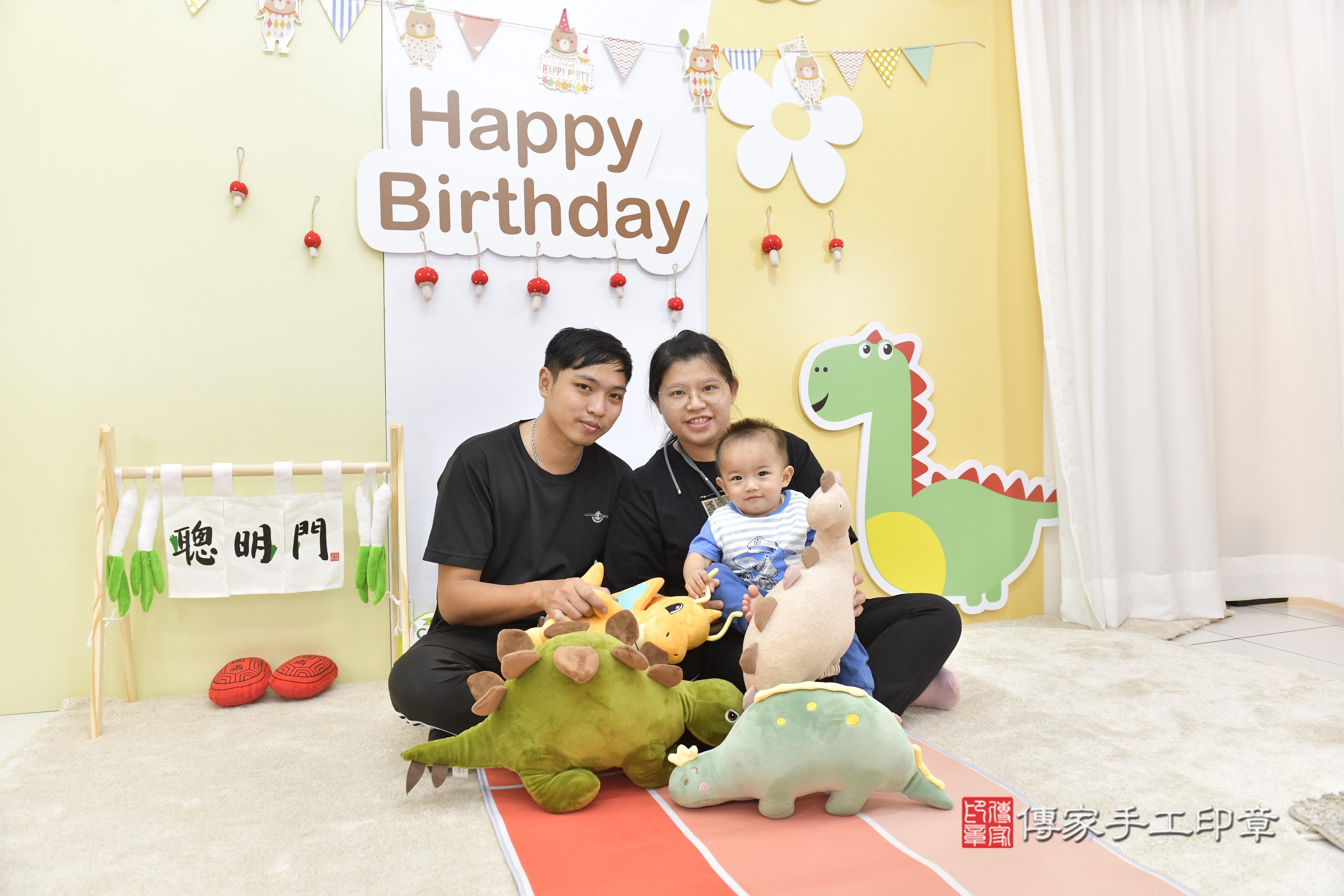 傳家手工印章新竹店、抓周、度脺、中國風會場、傳家嬰兒古禮、吉祥話、抓周道具物品24種、拍照。抓周證書。寶寶抓周、滿周歲、生日快樂、祝福