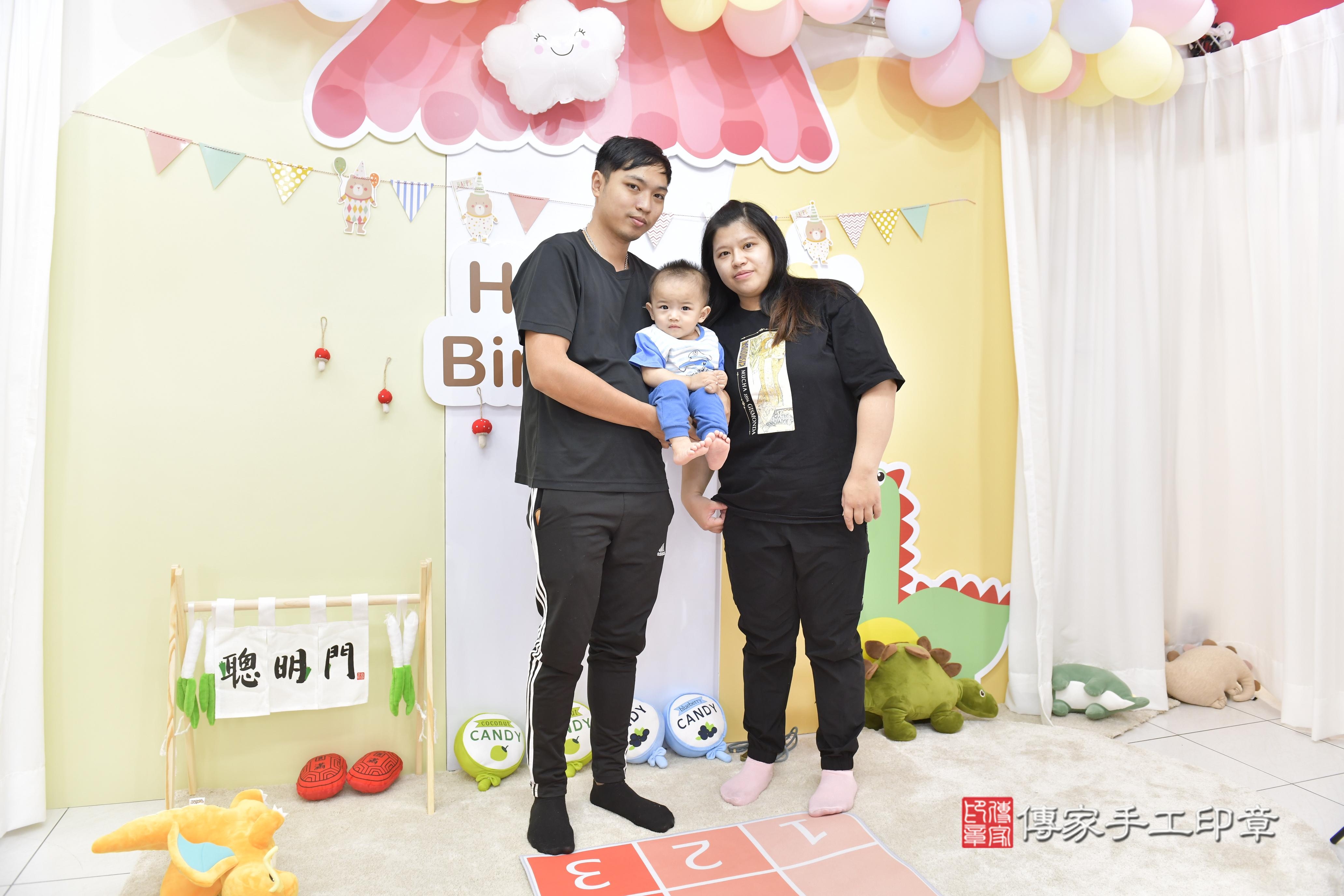 傳家手工印章新竹店、抓周、度脺、中國風會場、傳家嬰兒古禮、吉祥話、抓周道具物品24種、拍照。抓周證書。寶寶抓周、滿周歲、生日快樂、祝福