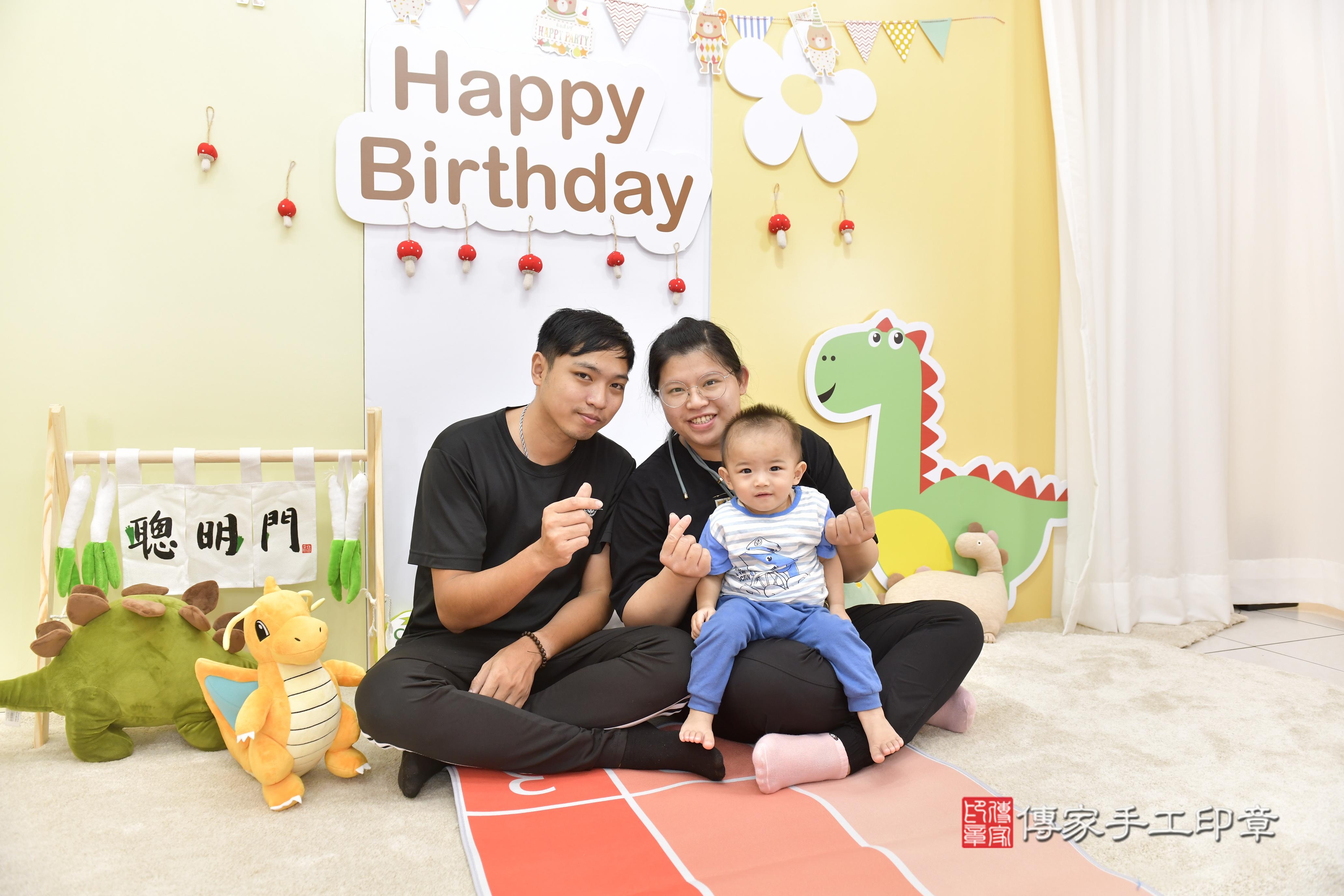 傳家手工印章新竹店、抓周、度脺、中國風會場、傳家嬰兒古禮、吉祥話、抓周道具物品24種、拍照。抓周證書。寶寶抓周、滿周歲、生日快樂、祝福