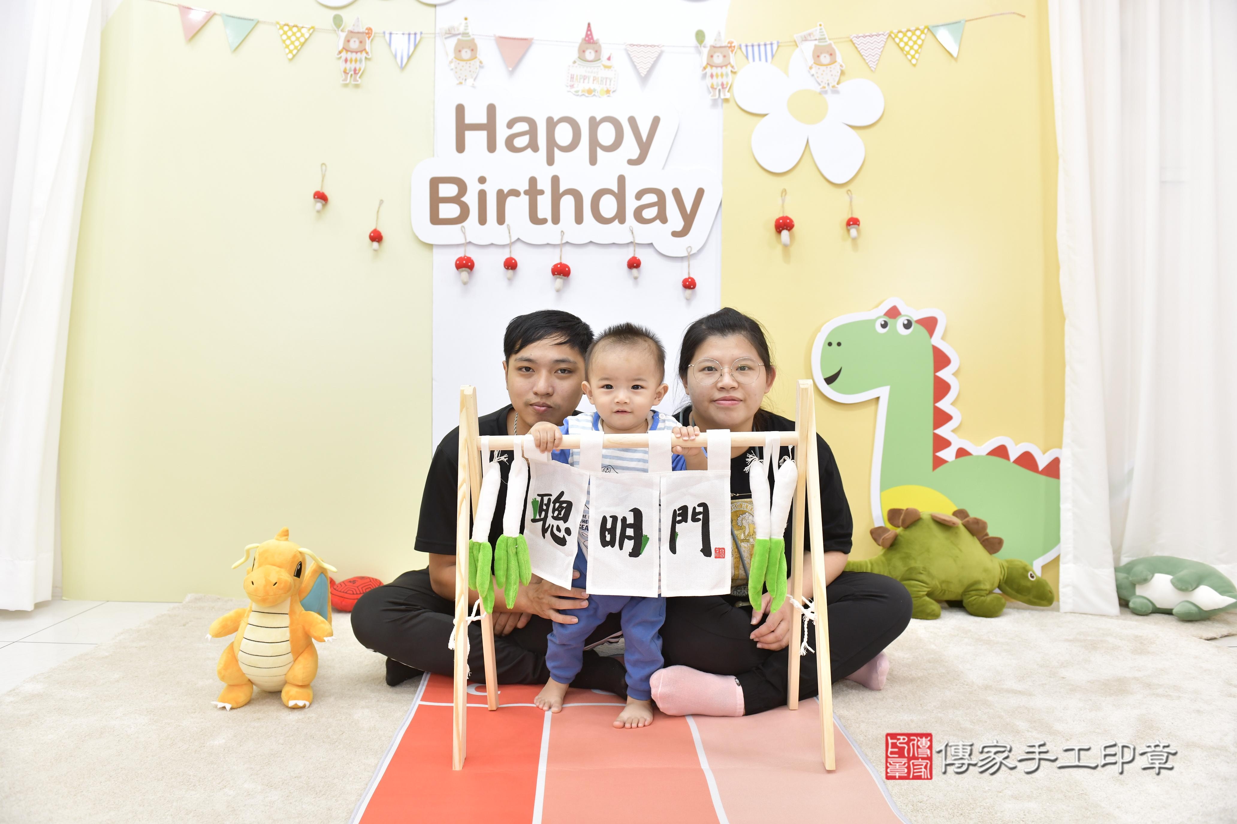 傳家手工印章新竹店、抓周、度脺、中國風會場、傳家嬰兒古禮、吉祥話、抓周道具物品24種、拍照。抓周證書。寶寶抓周、滿周歲、生日快樂、祝福