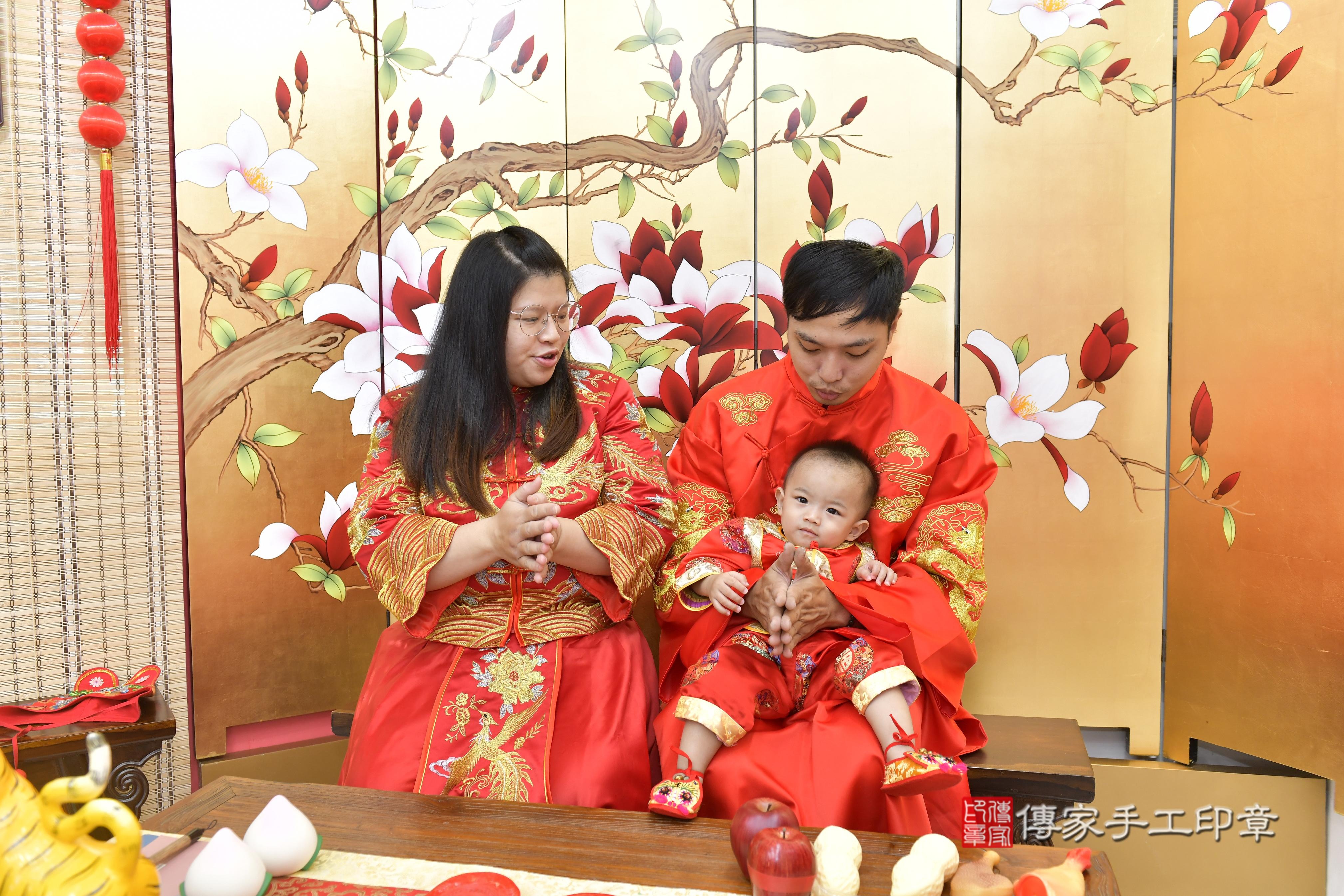 傳家手工印章新竹店、抓周、度脺、中國風會場、傳家嬰兒古禮、吉祥話、抓周道具物品24種、拍照。抓周證書。寶寶抓周、滿周歲、生日快樂、祝福