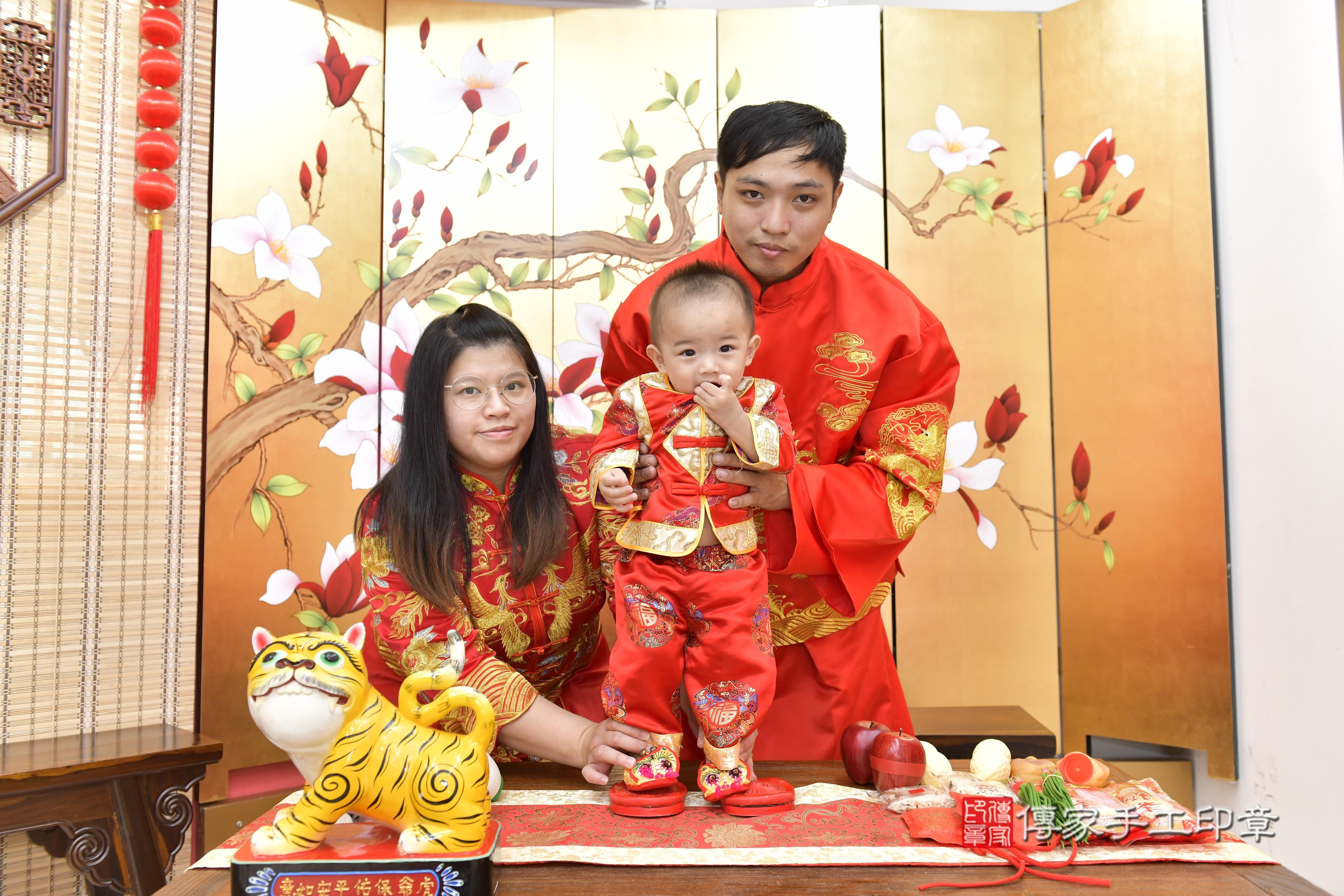 傳家手工印章新竹店、抓周、度脺、中國風會場、傳家嬰兒古禮、吉祥話、抓周道具物品24種、拍照。抓周證書。寶寶抓周、滿周歲、生日快樂、祝福