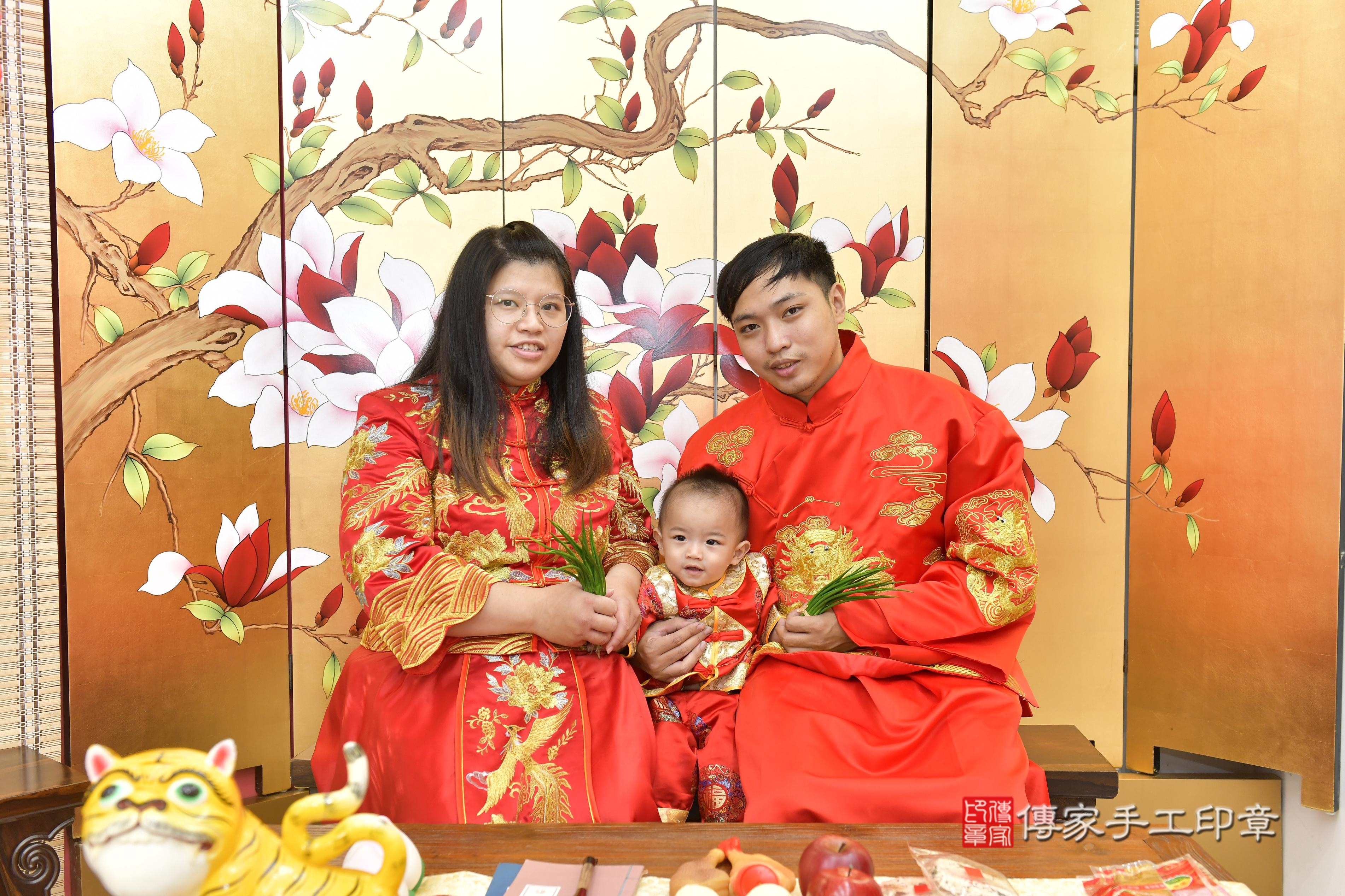 傳家手工印章新竹店、抓周、度脺、中國風會場、傳家嬰兒古禮、吉祥話、抓周道具物品24種、拍照。抓周證書。寶寶抓周、滿周歲、生日快樂、祝福