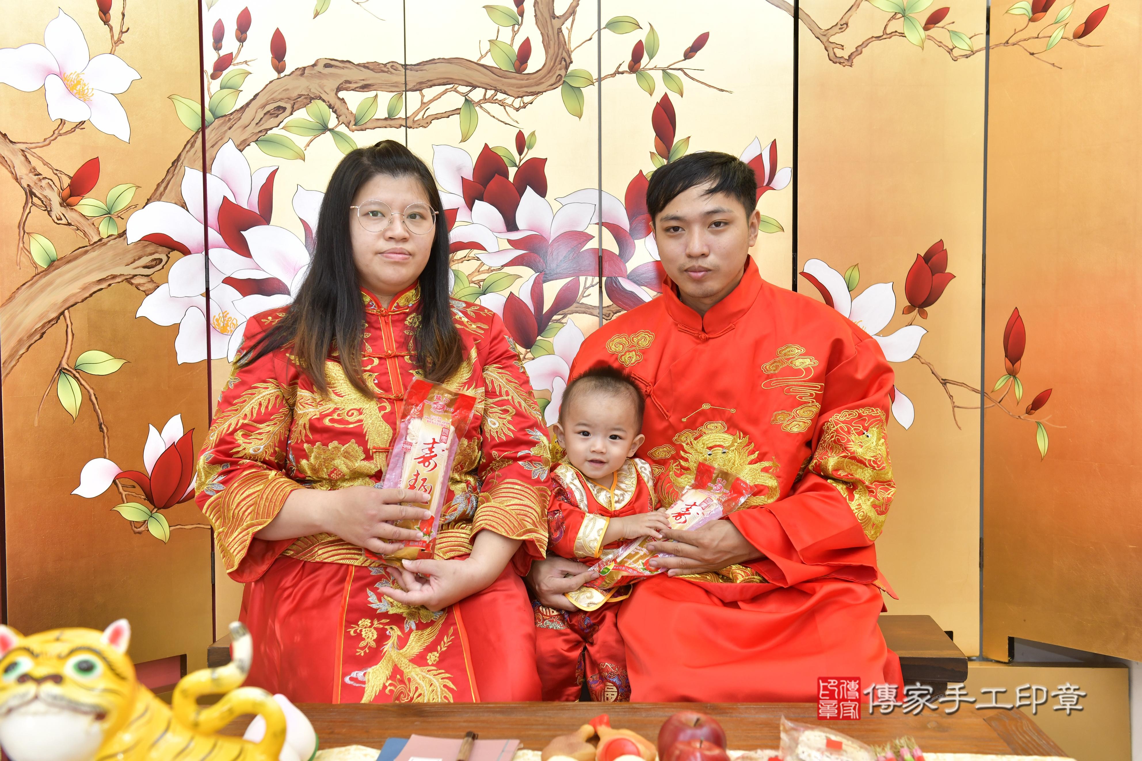 傳家手工印章新竹店、抓周、度脺、中國風會場、傳家嬰兒古禮、吉祥話、抓周道具物品24種、拍照。抓周證書。寶寶抓周、滿周歲、生日快樂、祝福