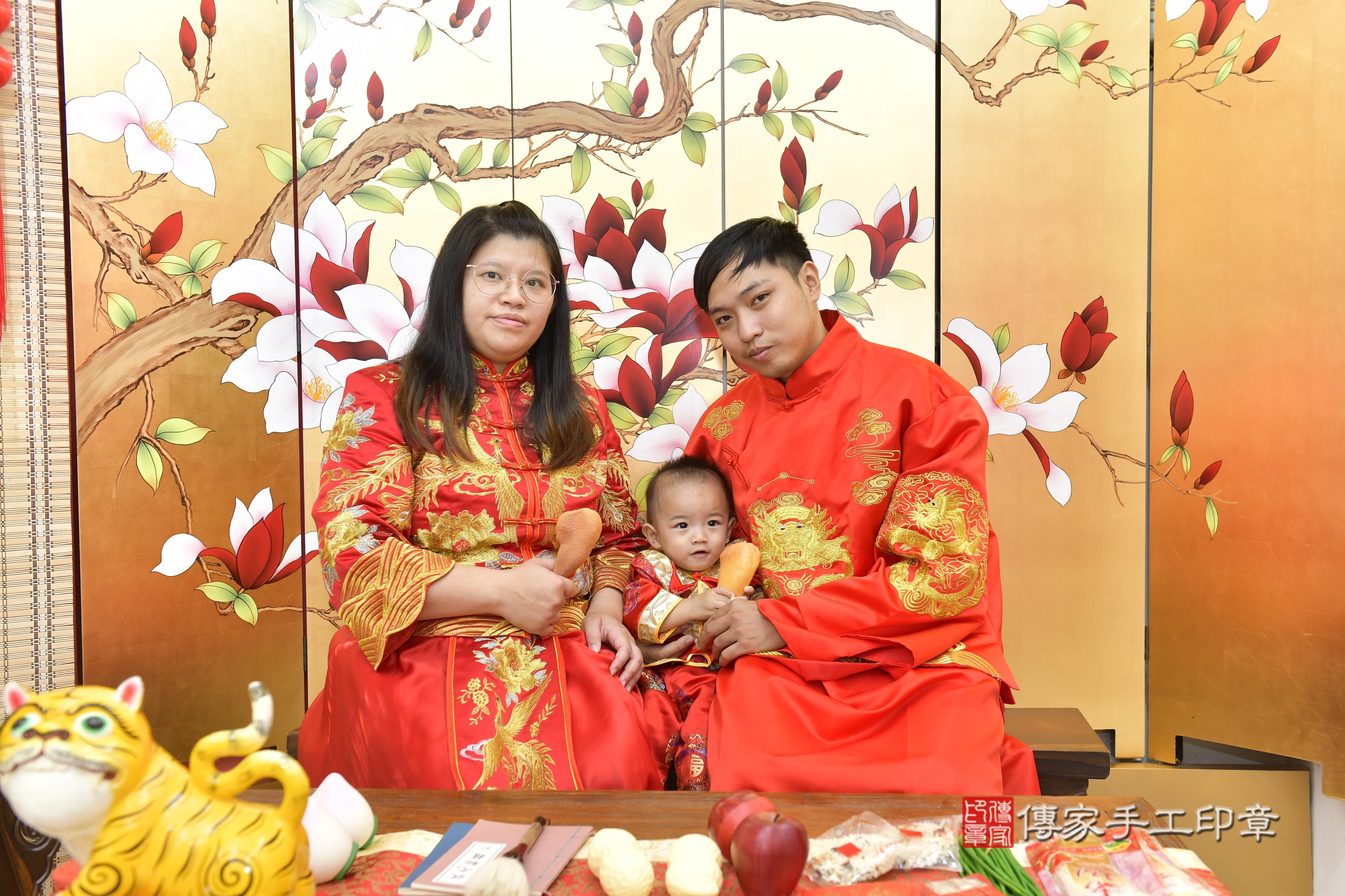 傳家手工印章新竹店、抓周、度脺、中國風會場、傳家嬰兒古禮、吉祥話、抓周道具物品24種、拍照。抓周證書。寶寶抓周、滿周歲、生日快樂、祝福