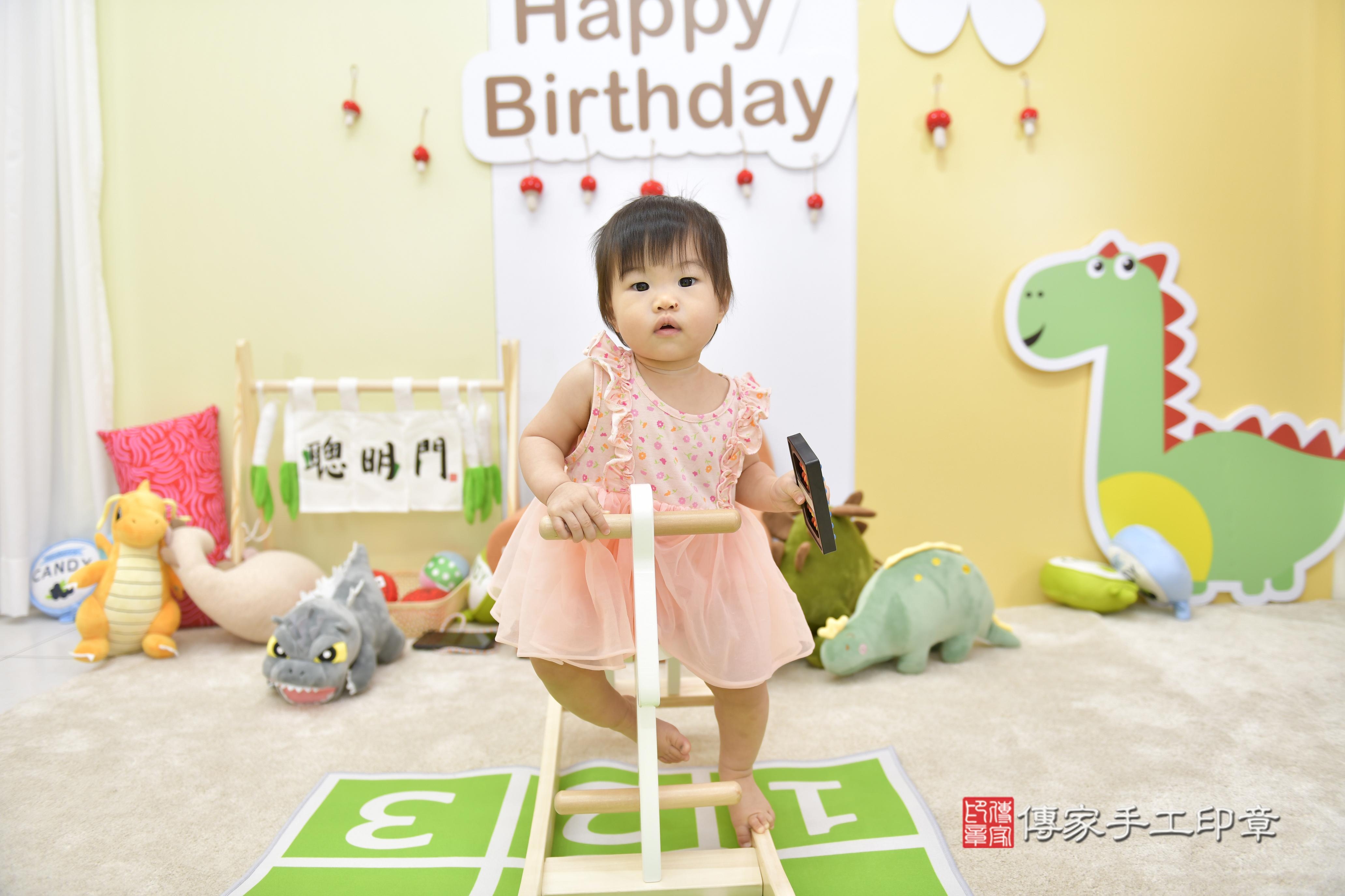 傳家手工印章新竹店、抓周、度脺、中國風會場、傳家嬰兒古禮、吉祥話、抓周道具物品24種、拍照。抓周證書。寶寶抓周、滿周歲、生日快樂、祝福