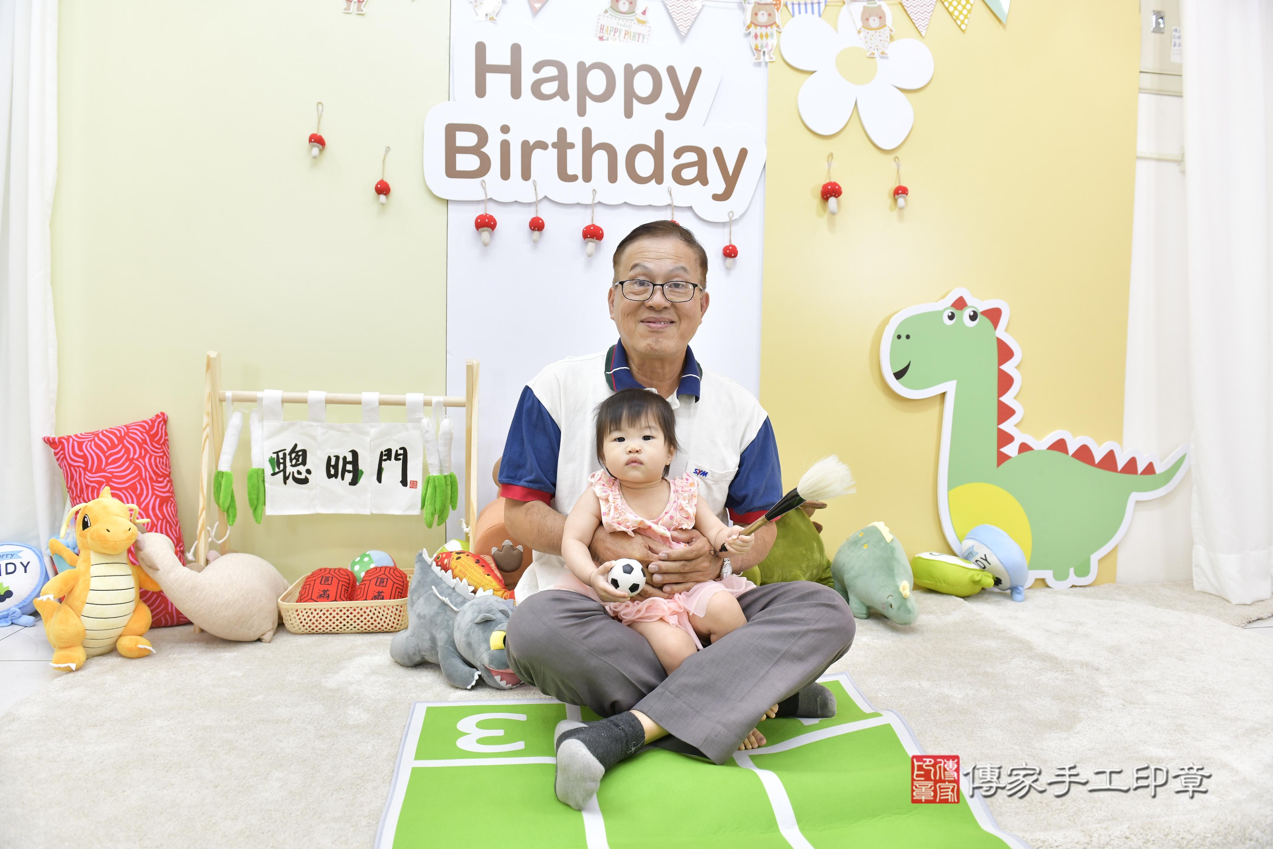 傳家手工印章新竹店、抓周、度脺、中國風會場、傳家嬰兒古禮、吉祥話、抓周道具物品24種、拍照。抓周證書。寶寶抓周、滿周歲、生日快樂、祝福