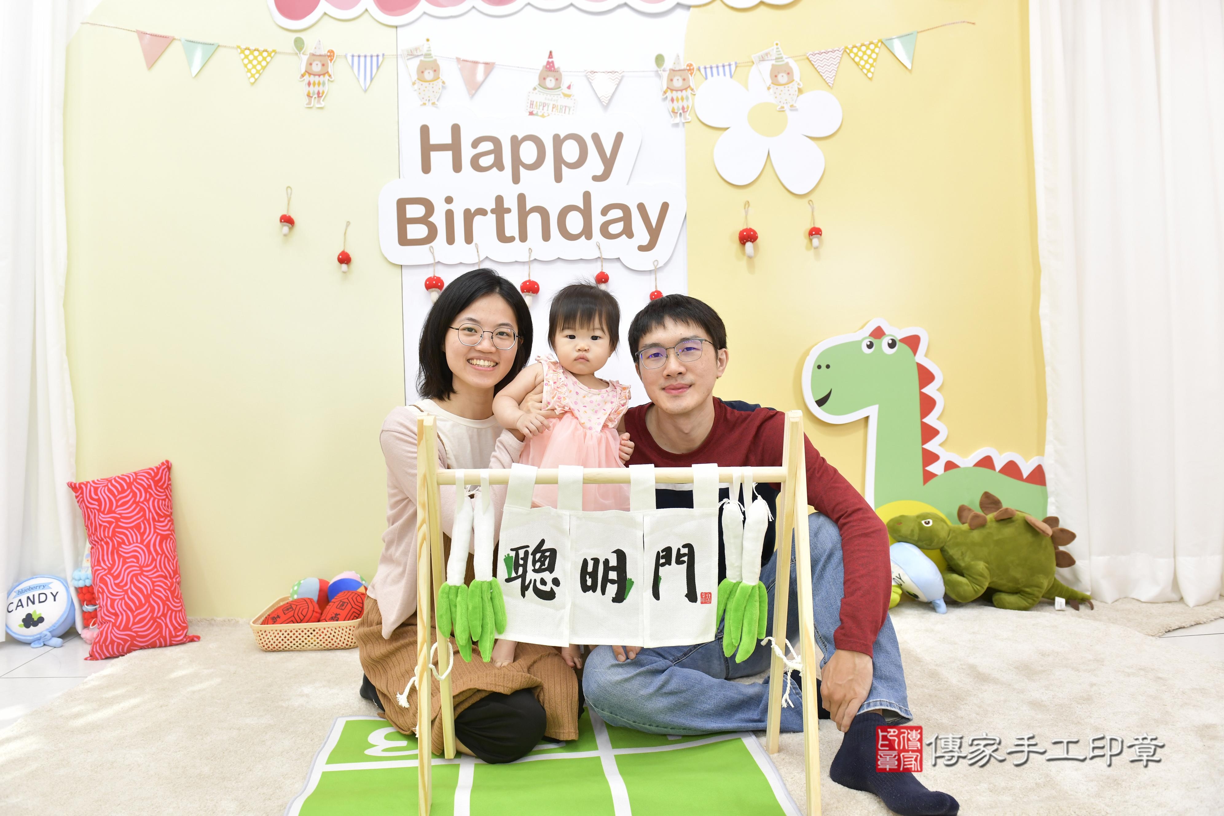 2025-12-20笑聲與祝福交織：抓週儀式的美好記憶！新竹市香山區芯芯寶貝抓周推薦：傳家新竹店美式風格抓周會場，嬰兒古禮抓周流程儀式吉祥話、抓周道具物品24種、拍照。抓周證書。2025.11.23照：4