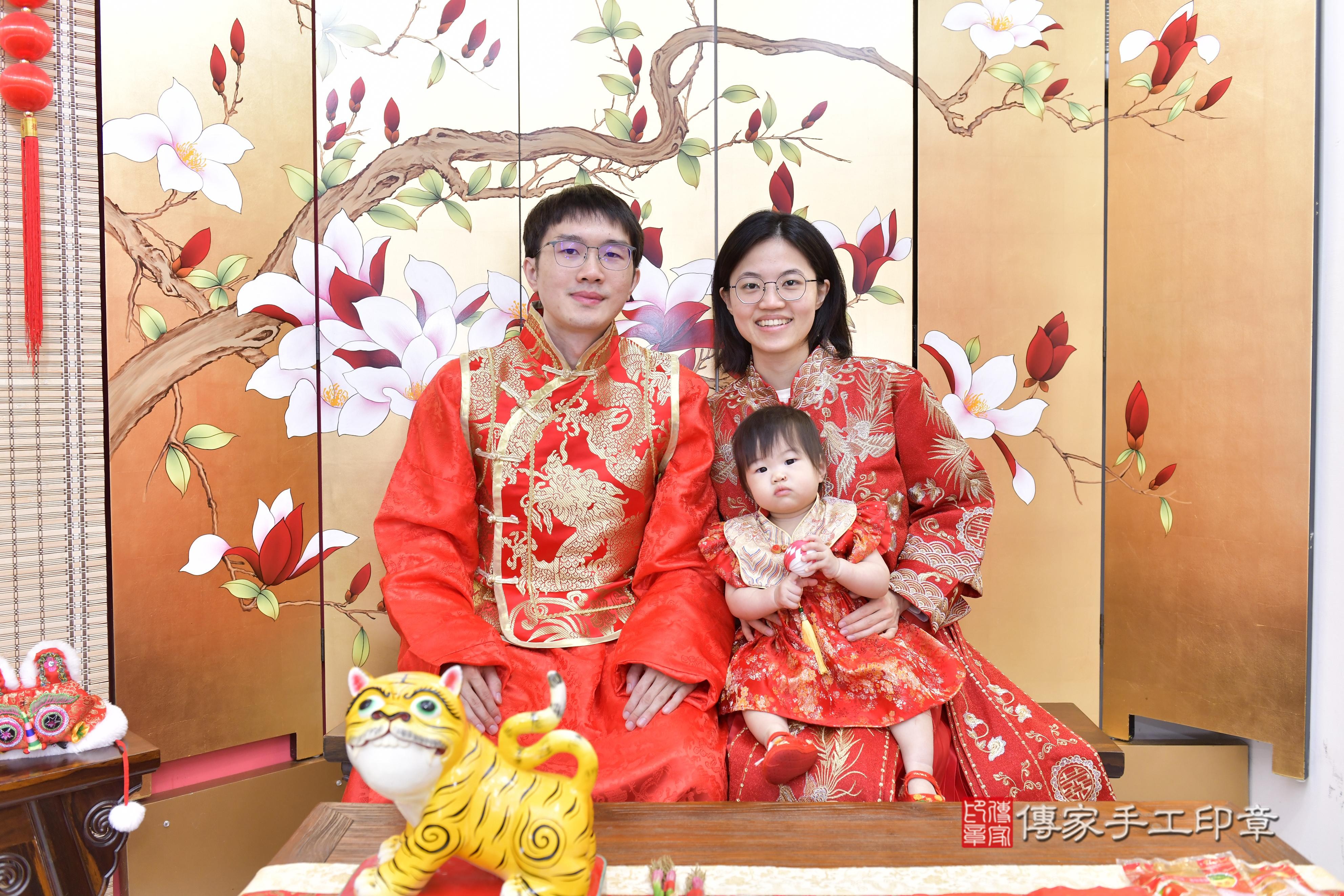 傳家手工印章新竹店、抓周、度脺、中國風會場、傳家嬰兒古禮、吉祥話、抓周道具物品24種、拍照。抓周證書。寶寶抓周、滿周歲、生日快樂、祝福