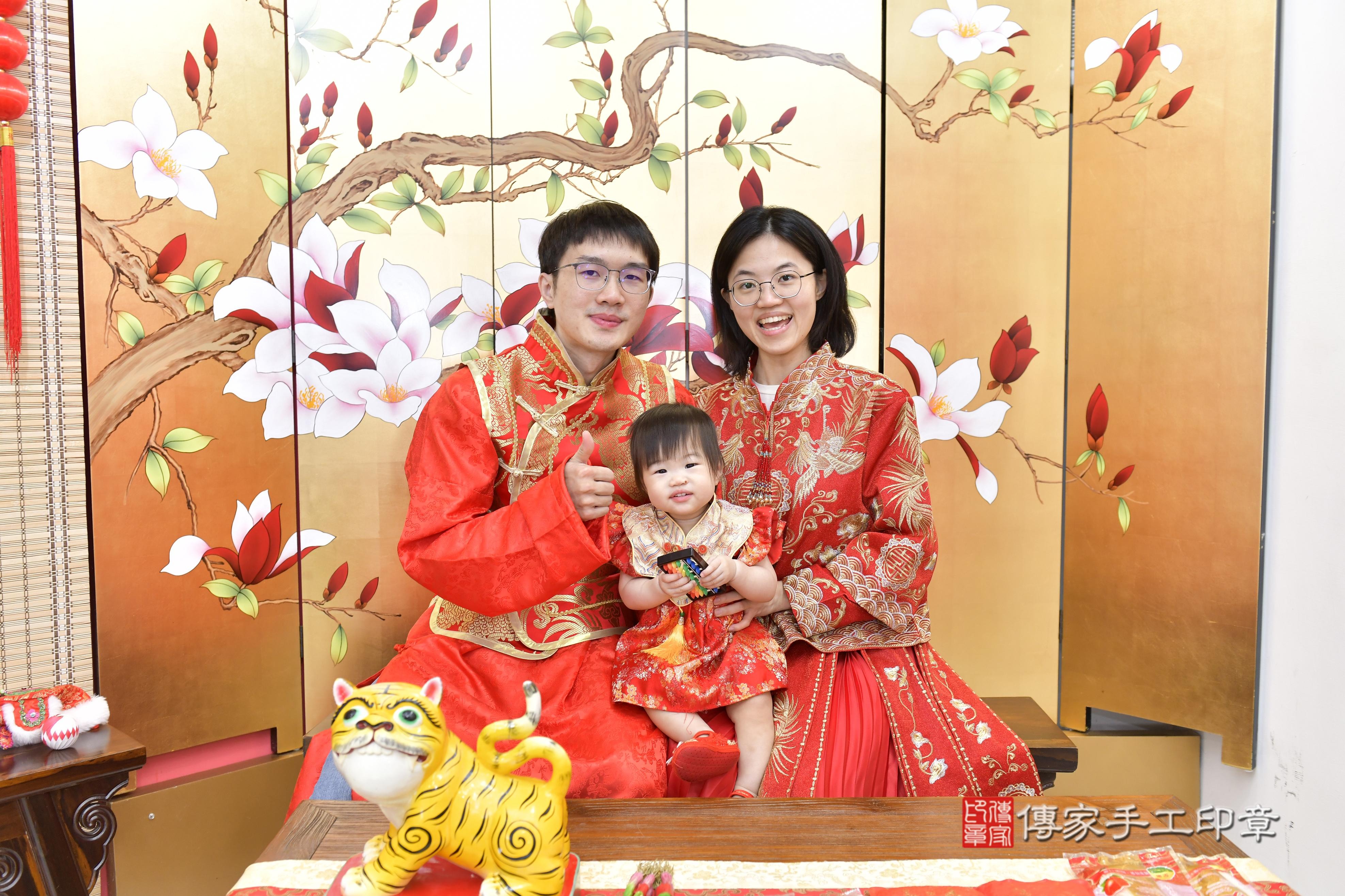 傳家手工印章新竹店、抓周、度脺、中國風會場、傳家嬰兒古禮、吉祥話、抓周道具物品24種、拍照。抓周證書。寶寶抓周、滿周歲、生日快樂、祝福