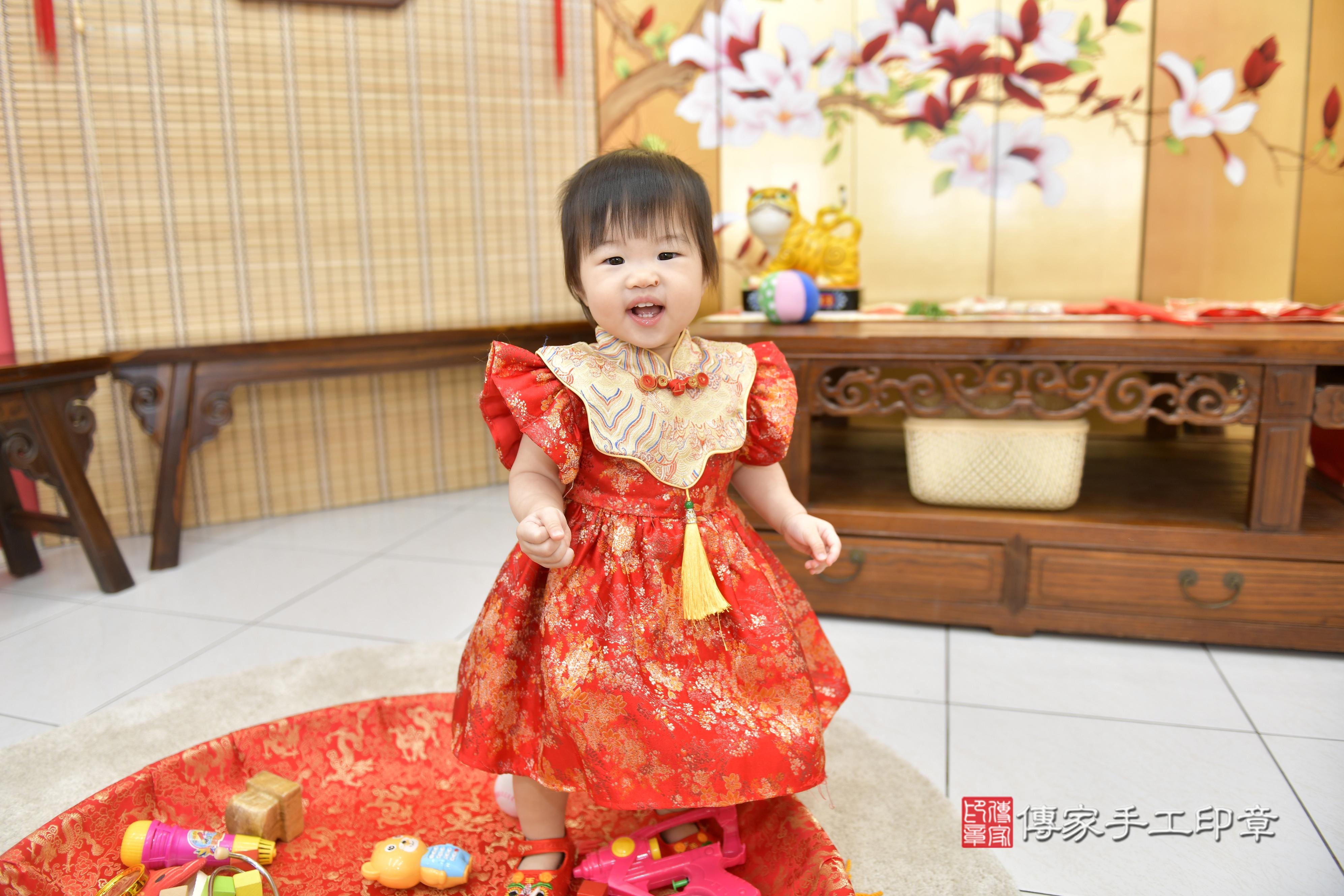 傳家手工印章新竹店、抓周、度脺、中國風會場、傳家嬰兒古禮、吉祥話、抓周道具物品24種、拍照。抓周證書。寶寶抓周、滿周歲、生日快樂、祝福