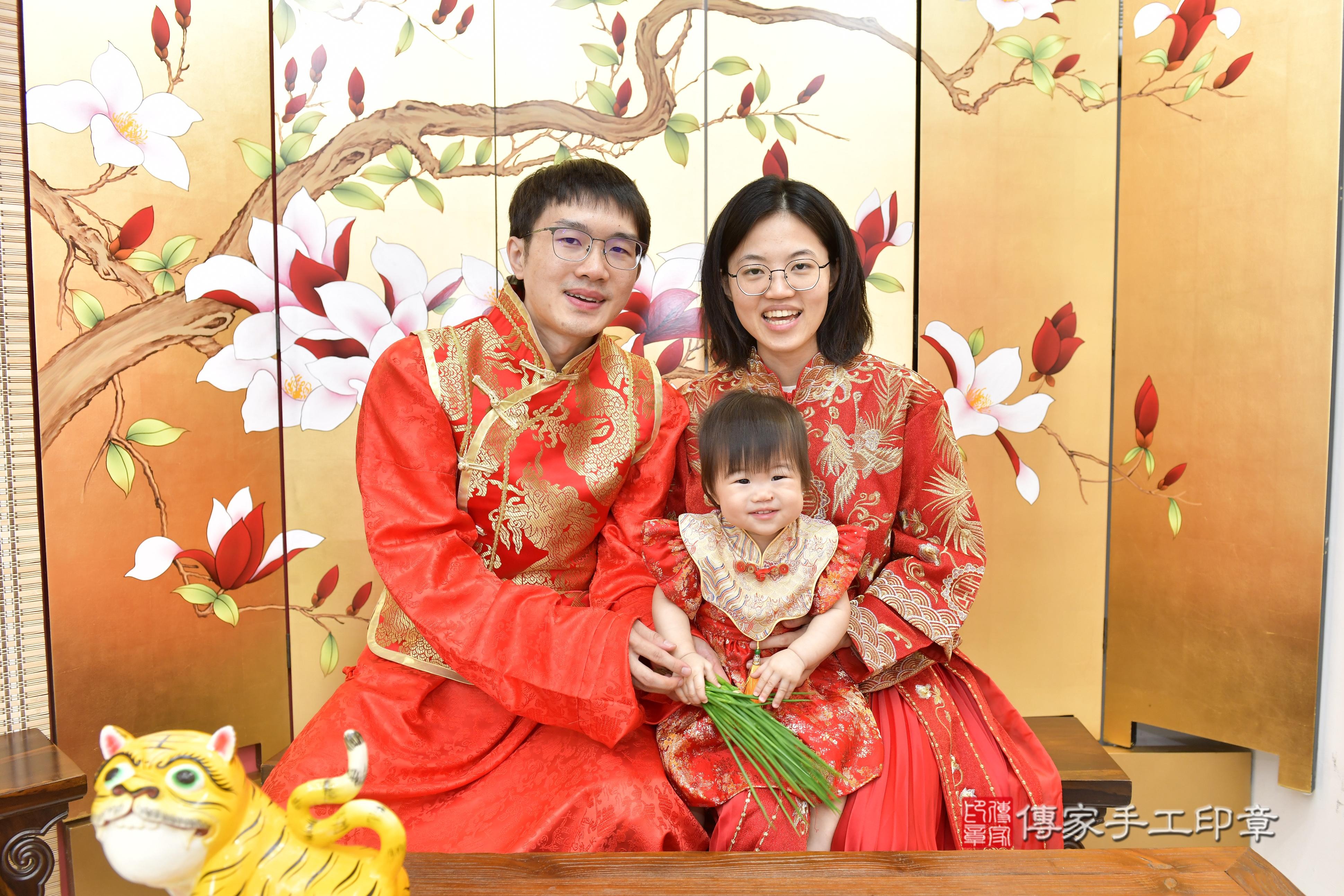 傳家手工印章新竹店、抓周、度脺、中國風會場、傳家嬰兒古禮、吉祥話、抓周道具物品24種、拍照。抓周證書。寶寶抓周、滿周歲、生日快樂、祝福