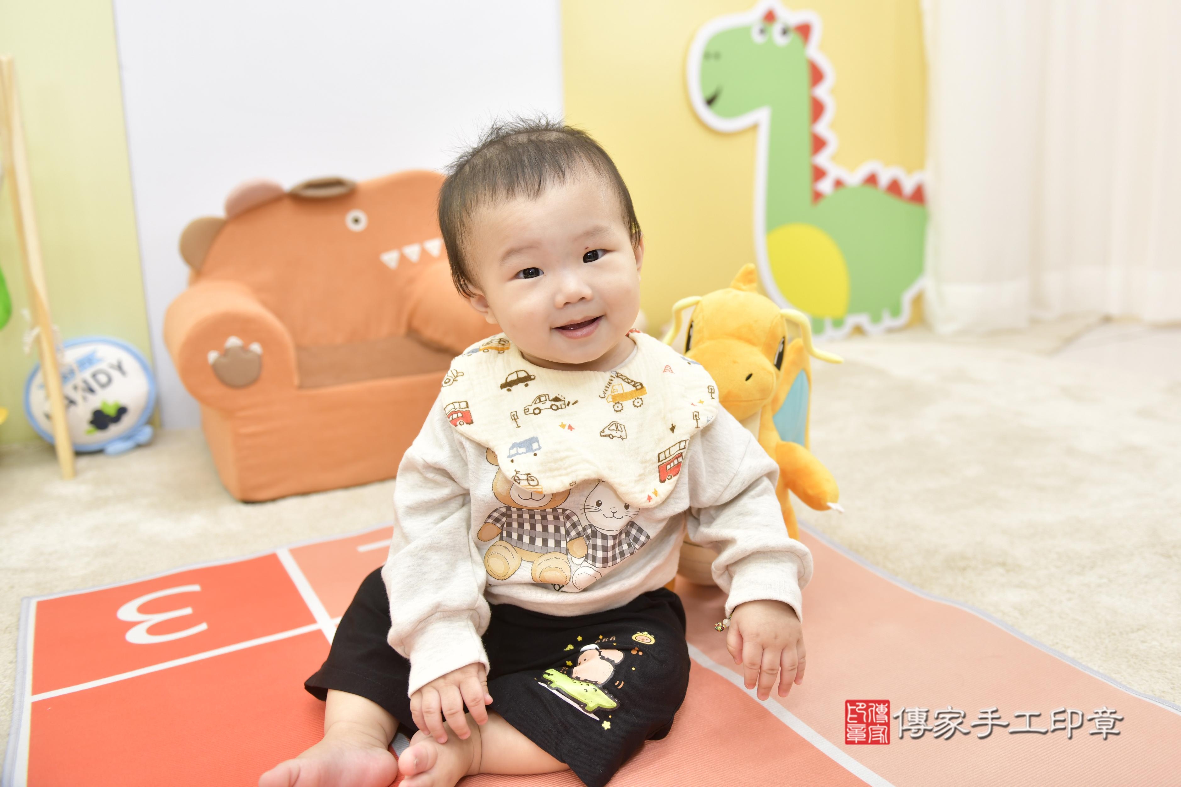 傳家手工印章新竹店、抓周、度脺、中國風會場、傳家嬰兒古禮、吉祥話、抓周道具物品24種、拍照。抓周證書。寶寶抓周、滿周歲、生日快樂、祝福