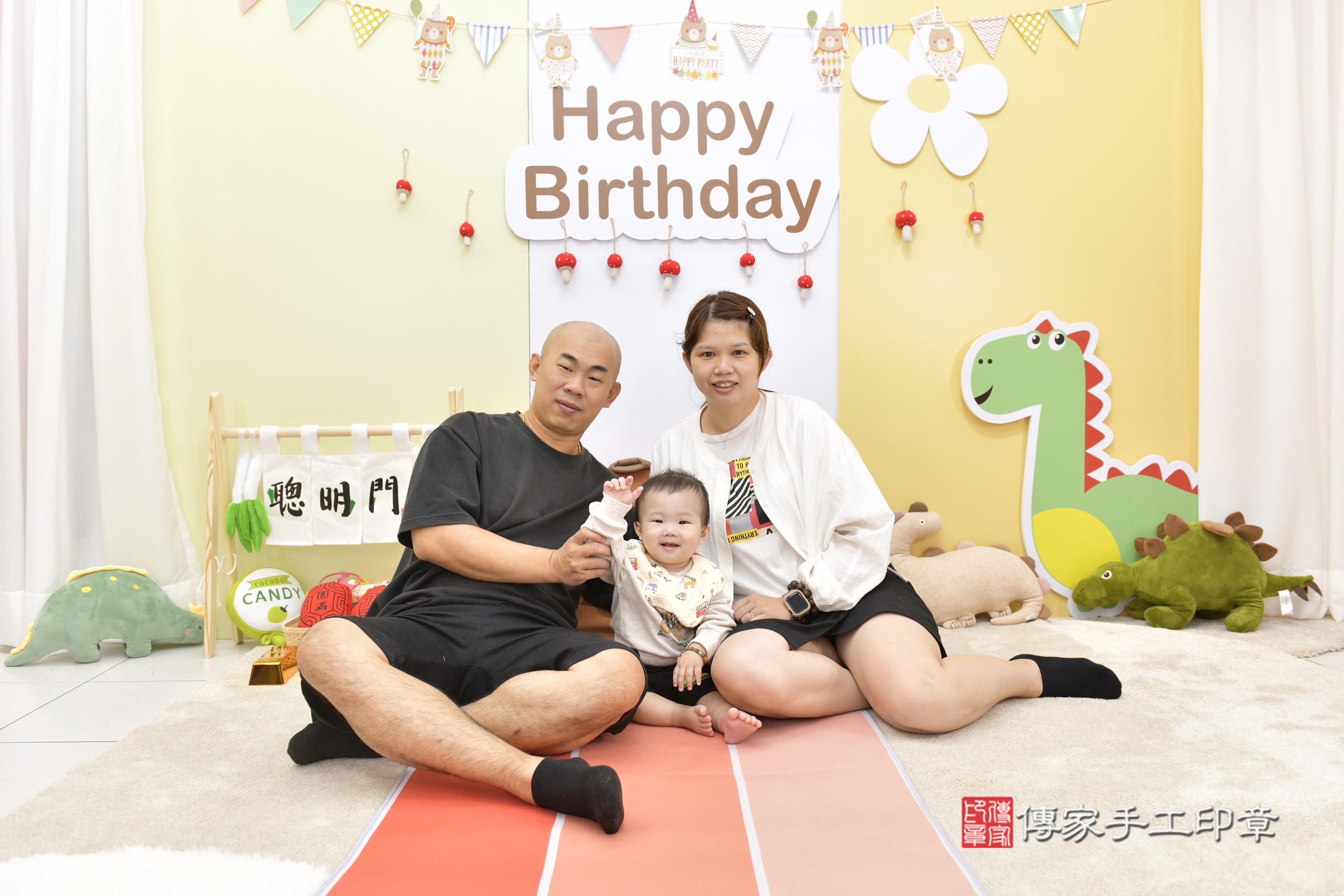 傳家手工印章新竹店、抓周、度脺、中國風會場、傳家嬰兒古禮、吉祥話、抓周道具物品24種、拍照。抓周證書。寶寶抓周、滿周歲、生日快樂、祝福