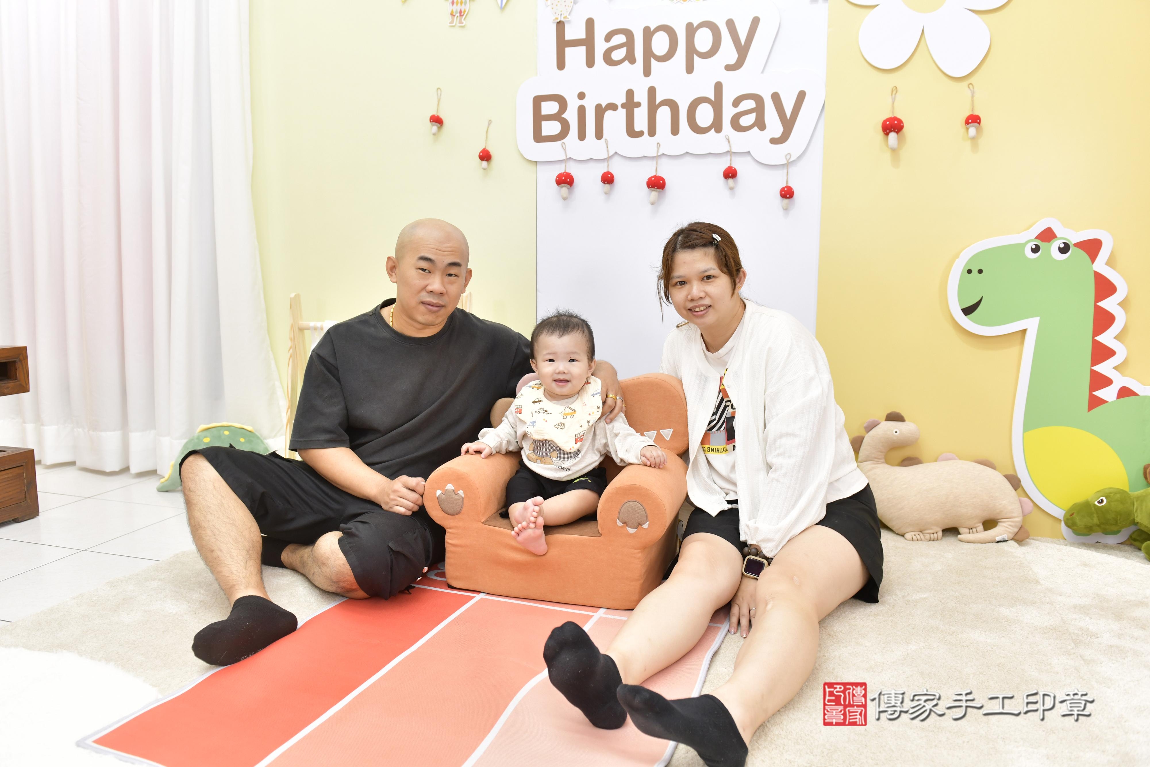 傳家手工印章新竹店、抓周、度脺、中國風會場、傳家嬰兒古禮、吉祥話、抓周道具物品24種、拍照。抓周證書。寶寶抓周、滿周歲、生日快樂、祝福