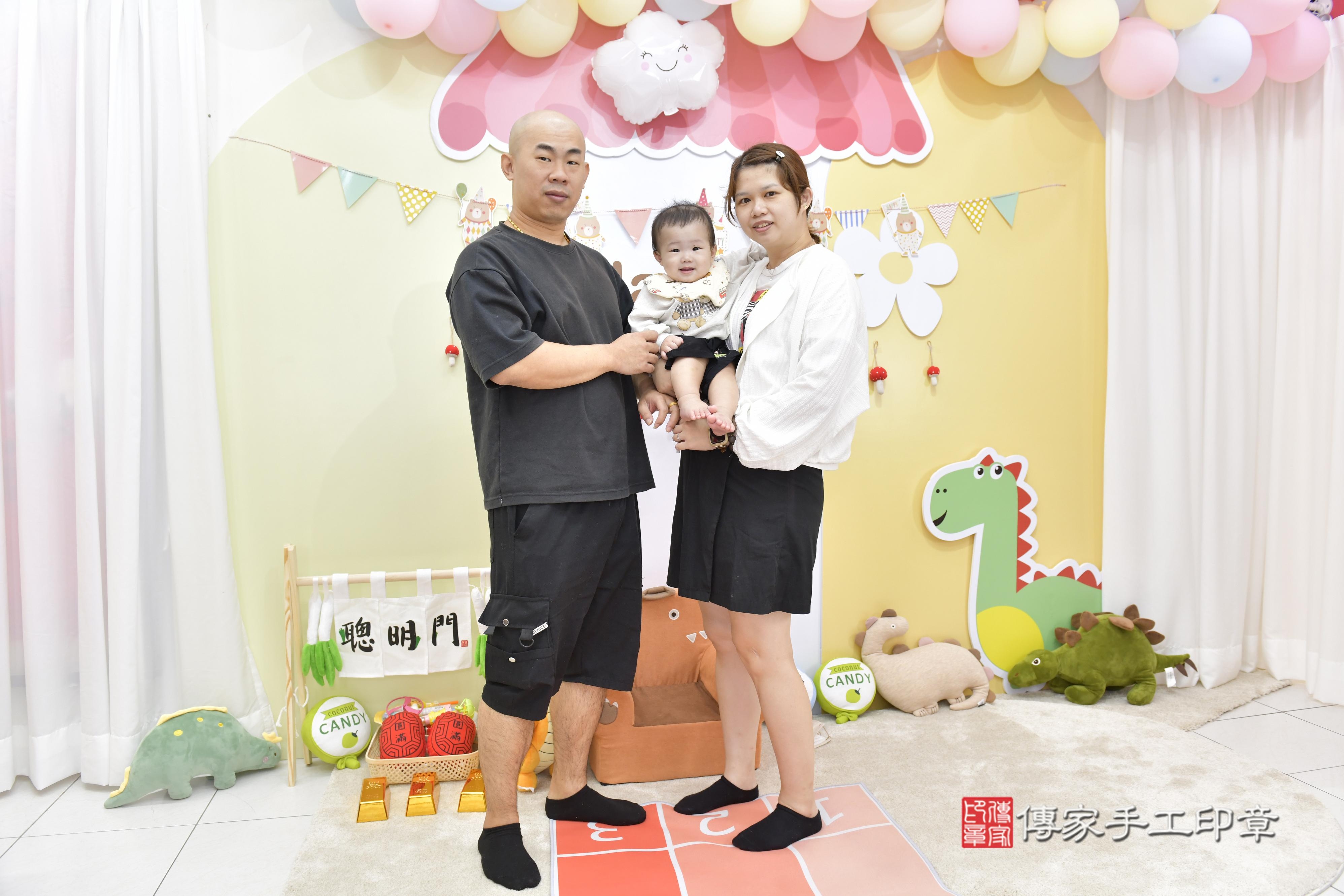 傳家手工印章新竹店、抓周、度脺、中國風會場、傳家嬰兒古禮、吉祥話、抓周道具物品24種、拍照。抓周證書。寶寶抓周、滿周歲、生日快樂、祝福