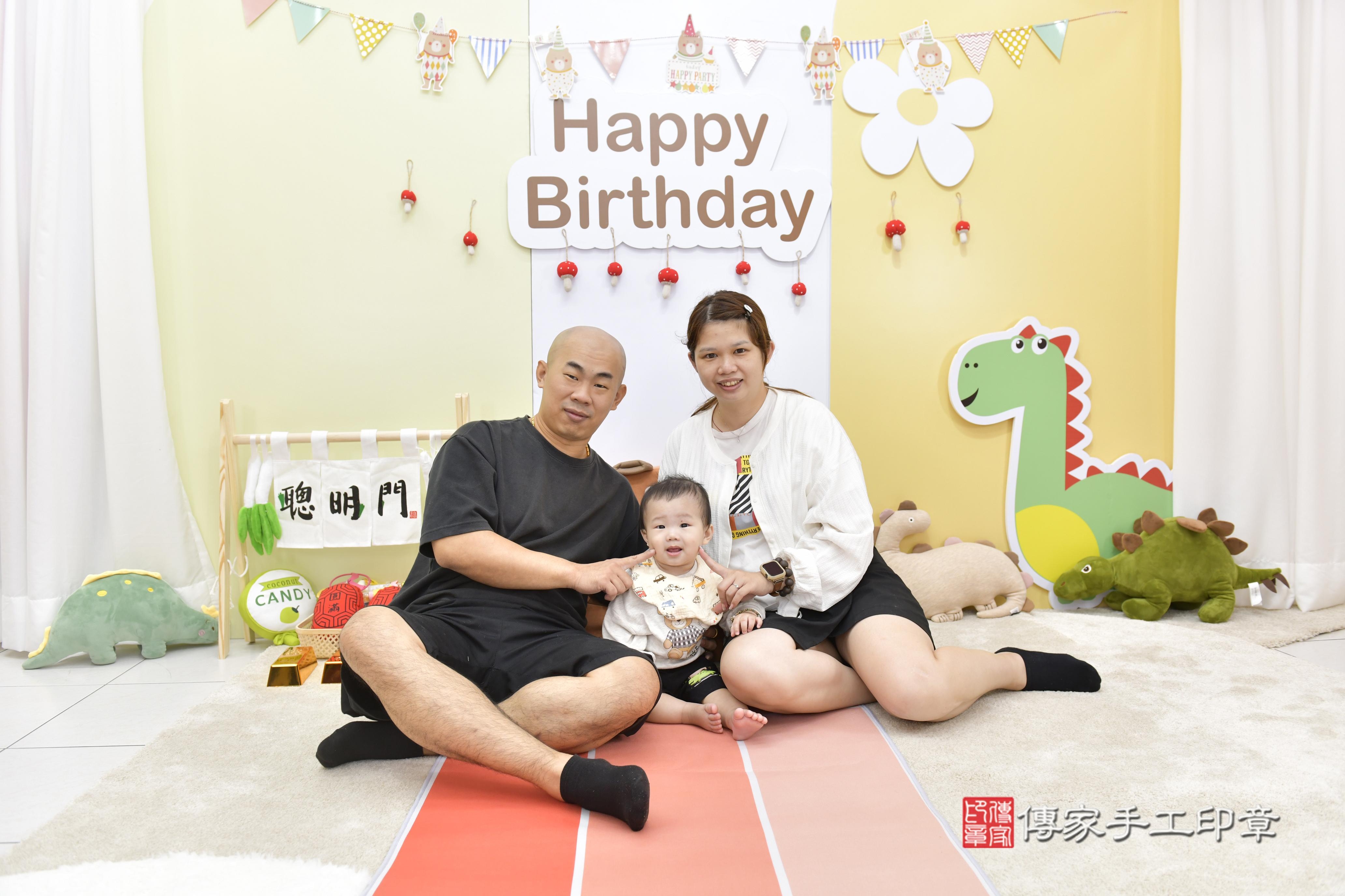 傳家手工印章新竹店、抓周、度脺、中國風會場、傳家嬰兒古禮、吉祥話、抓周道具物品24種、拍照。抓周證書。寶寶抓周、滿周歲、生日快樂、祝福