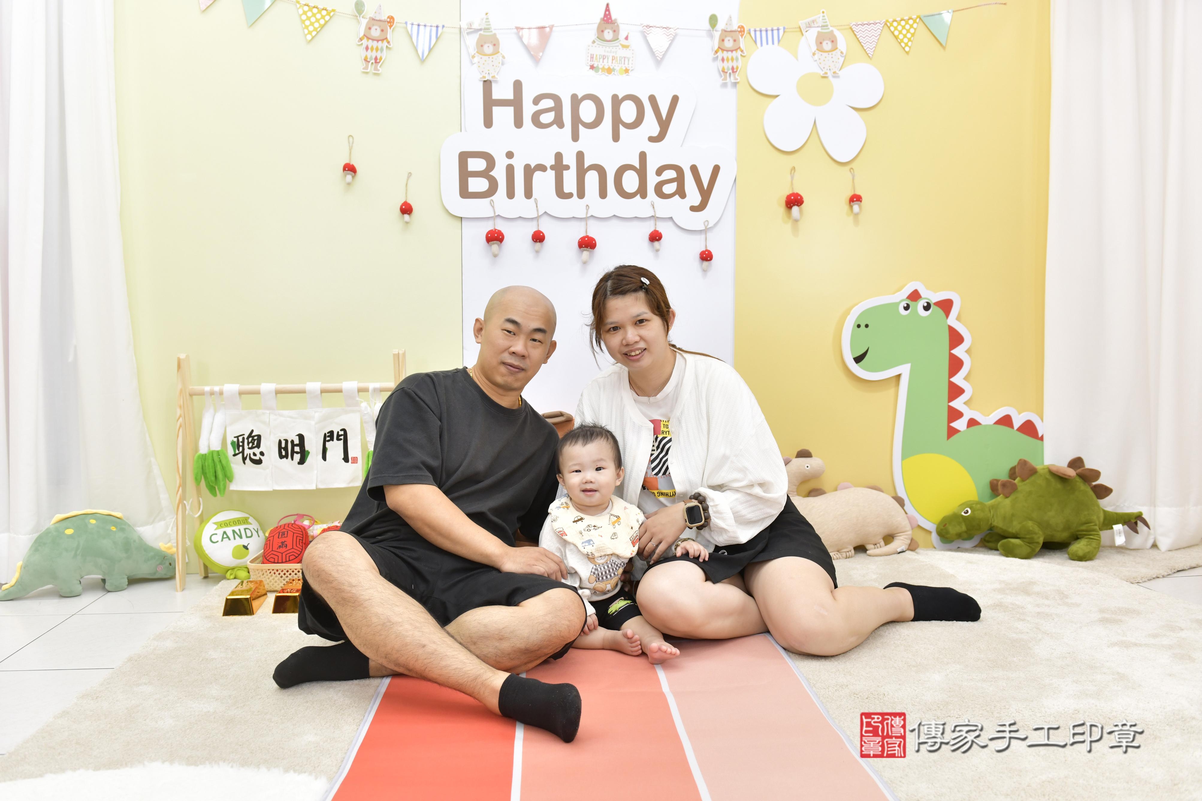 傳家手工印章新竹店、抓周、度脺、中國風會場、傳家嬰兒古禮、吉祥話、抓周道具物品24種、拍照。抓周證書。寶寶抓周、滿周歲、生日快樂、祝福