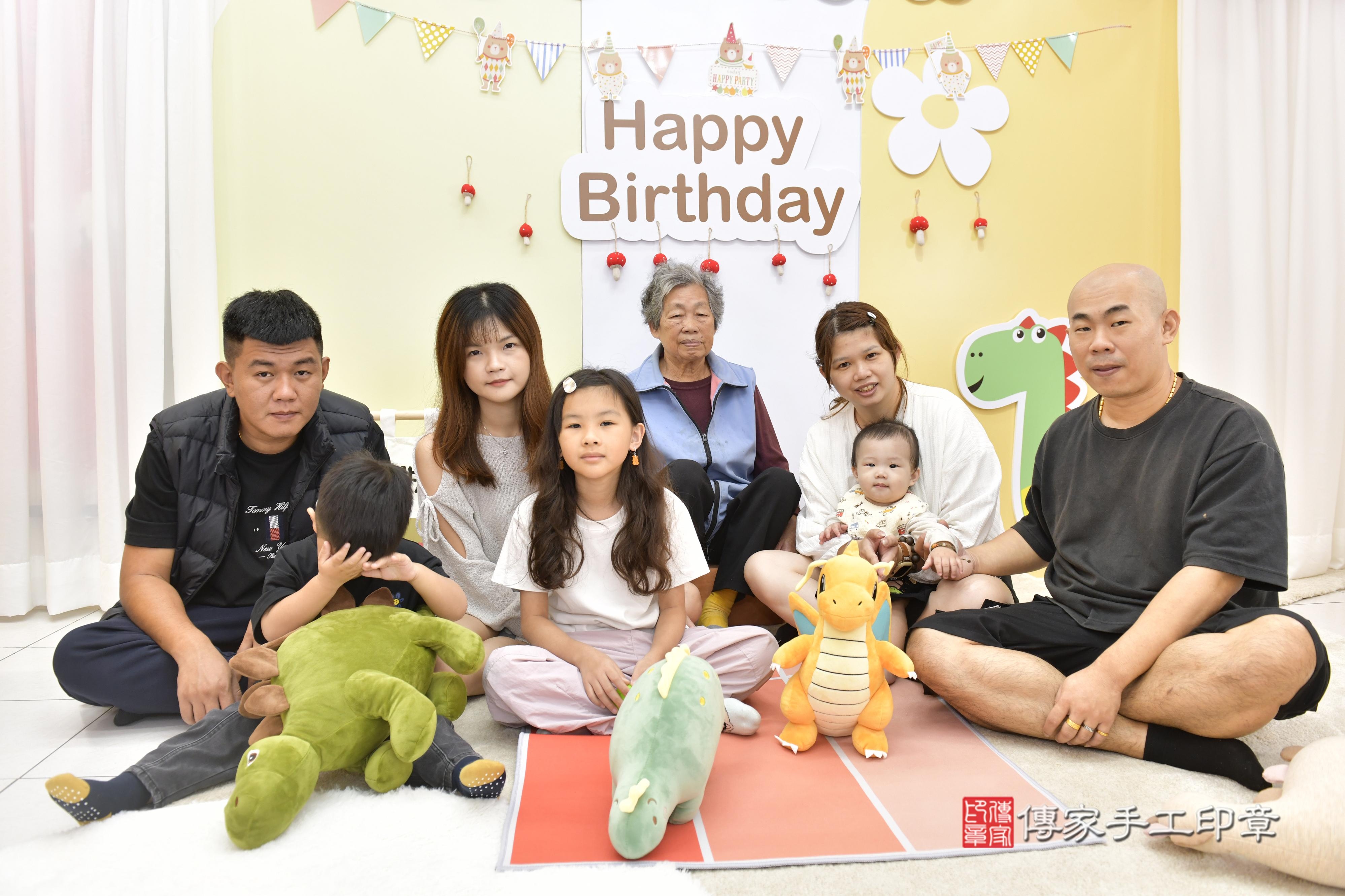 傳家手工印章新竹店、抓周、度脺、中國風會場、傳家嬰兒古禮、吉祥話、抓周道具物品24種、拍照。抓周證書。寶寶抓周、滿周歲、生日快樂、祝福